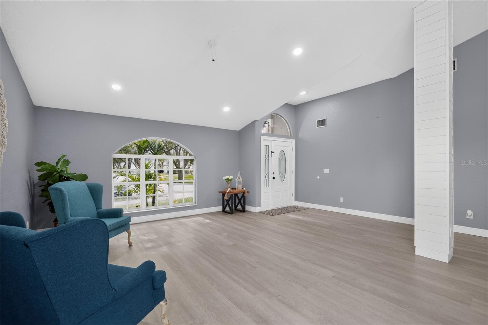 Single Family Residence at 17721 HAMPSHIRE OAK DR, TAMPA, photo 16 of 35