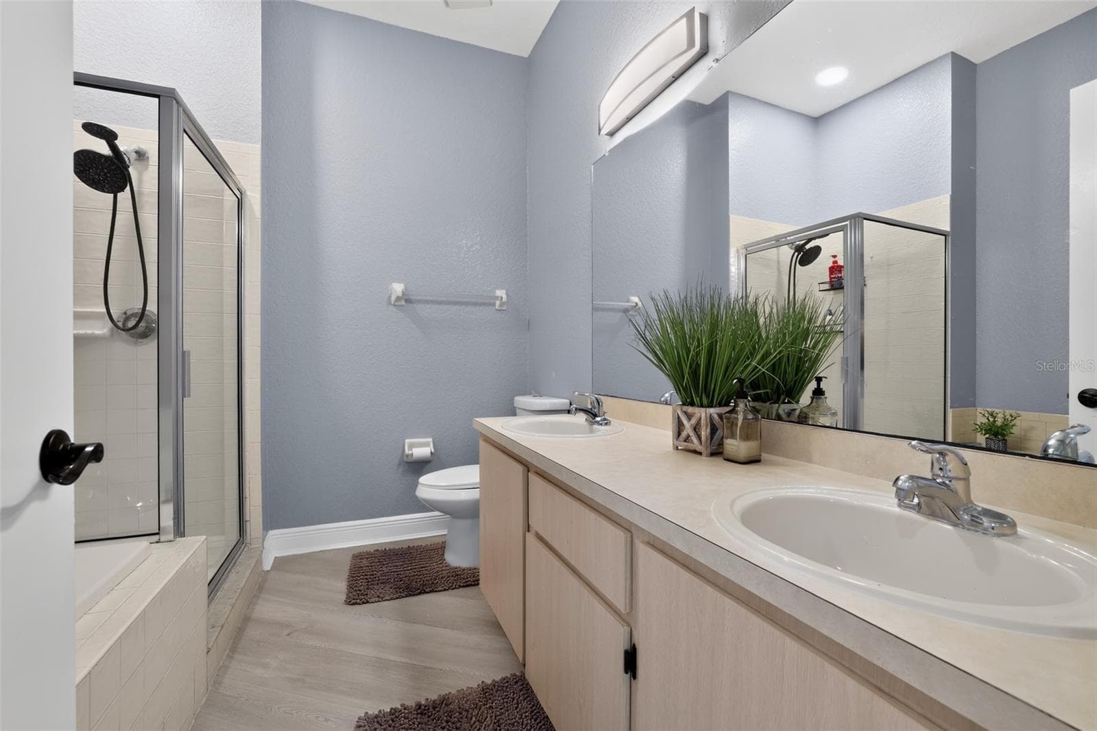 Single Family Residence at 17721 HAMPSHIRE OAK DR, TAMPA, photo 23 of 35