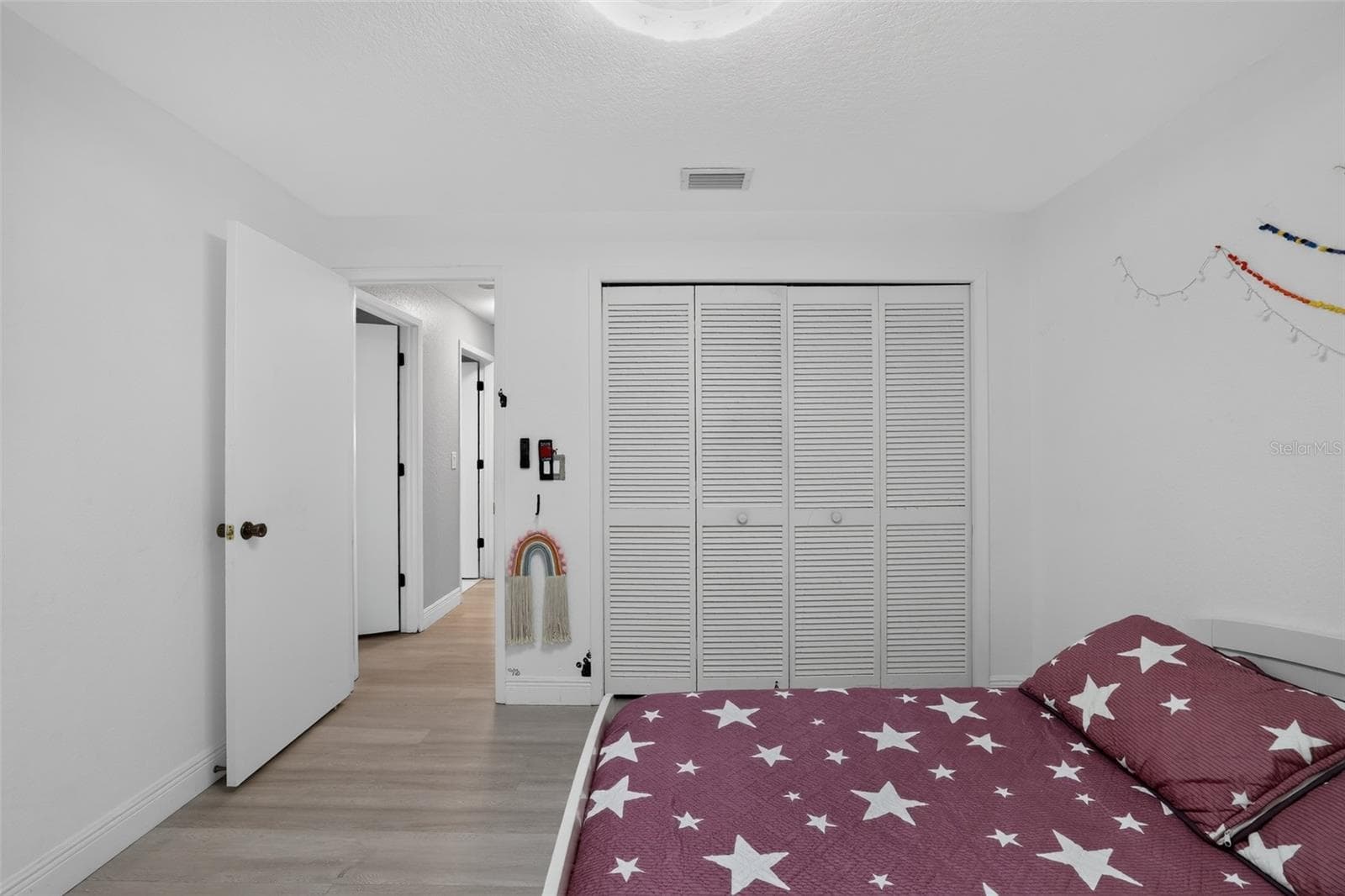 Single Family Residence at 17721 HAMPSHIRE OAK DR, TAMPA, photo 27 of 35