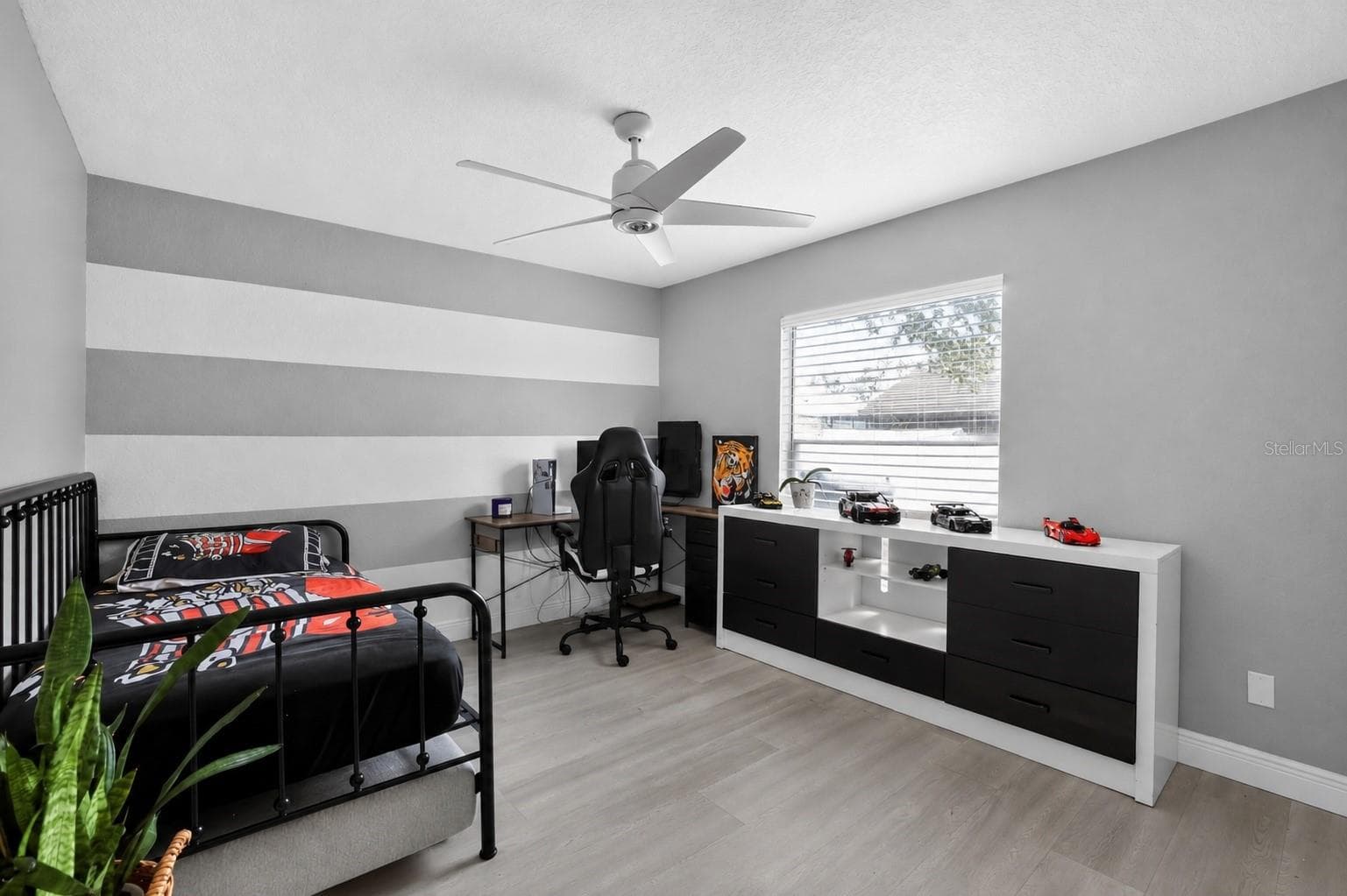 Single Family Residence at 17721 HAMPSHIRE OAK DR, TAMPA, photo 28 of 35