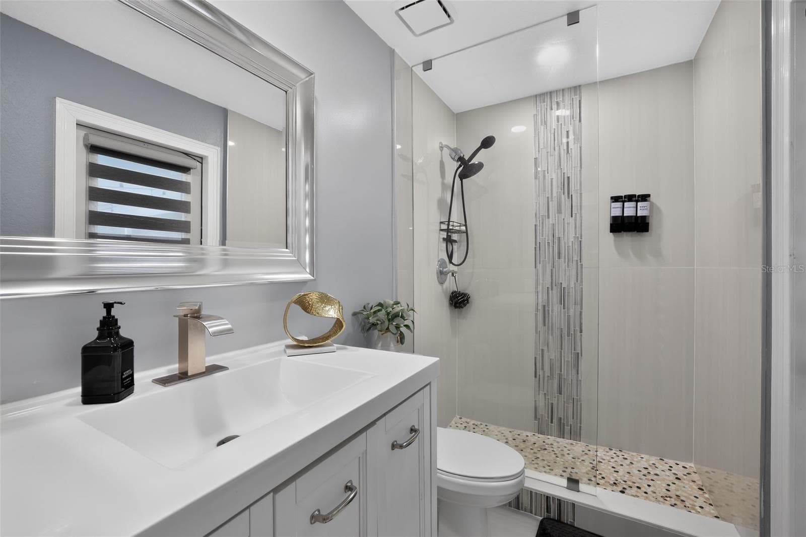 Single Family Residence at 17721 HAMPSHIRE OAK DR, TAMPA, photo 30 of 35