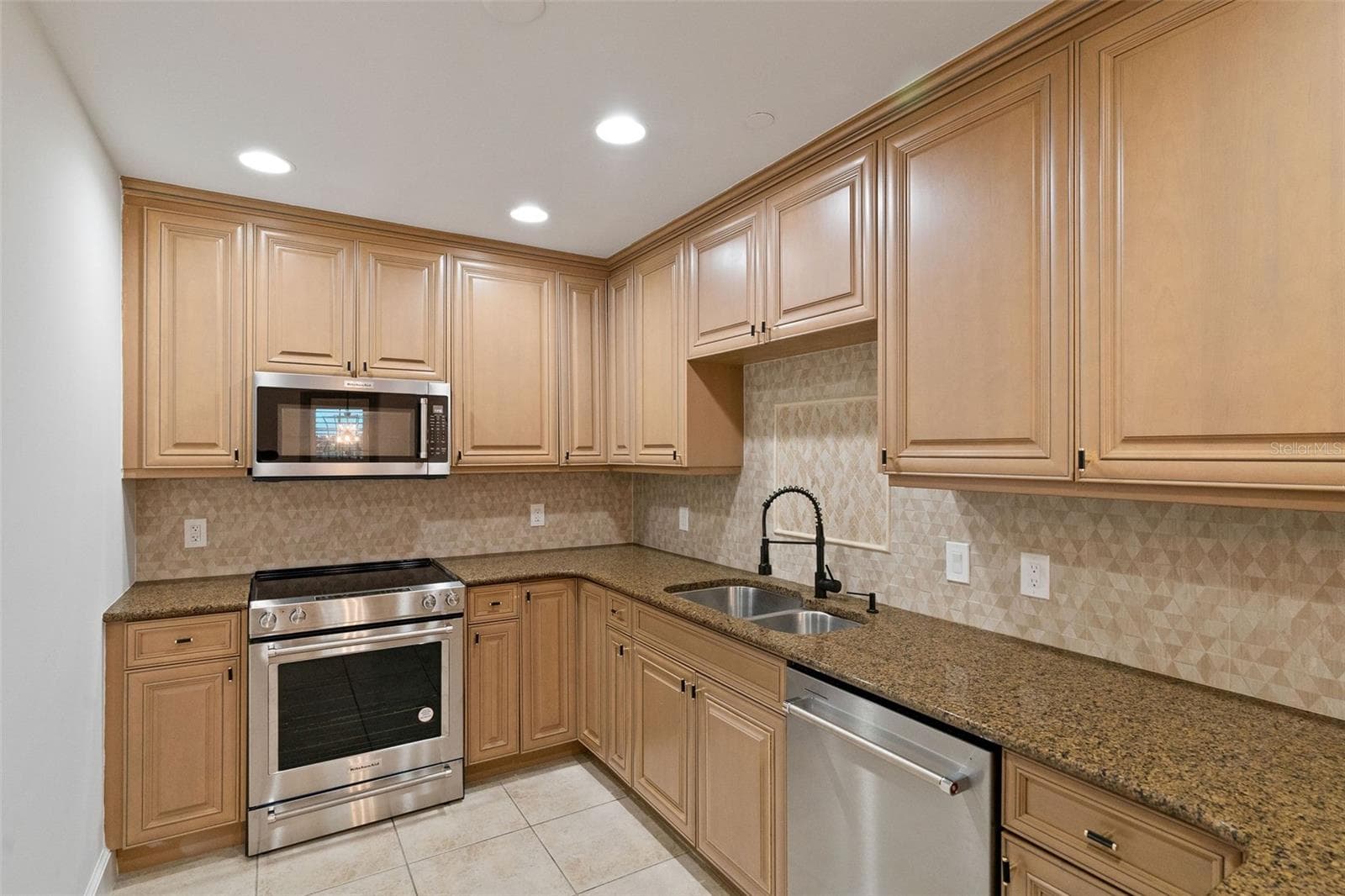 Townhouse at 300 BEACH DR NE #309, ST PETERSBURG, photo 9 of 41