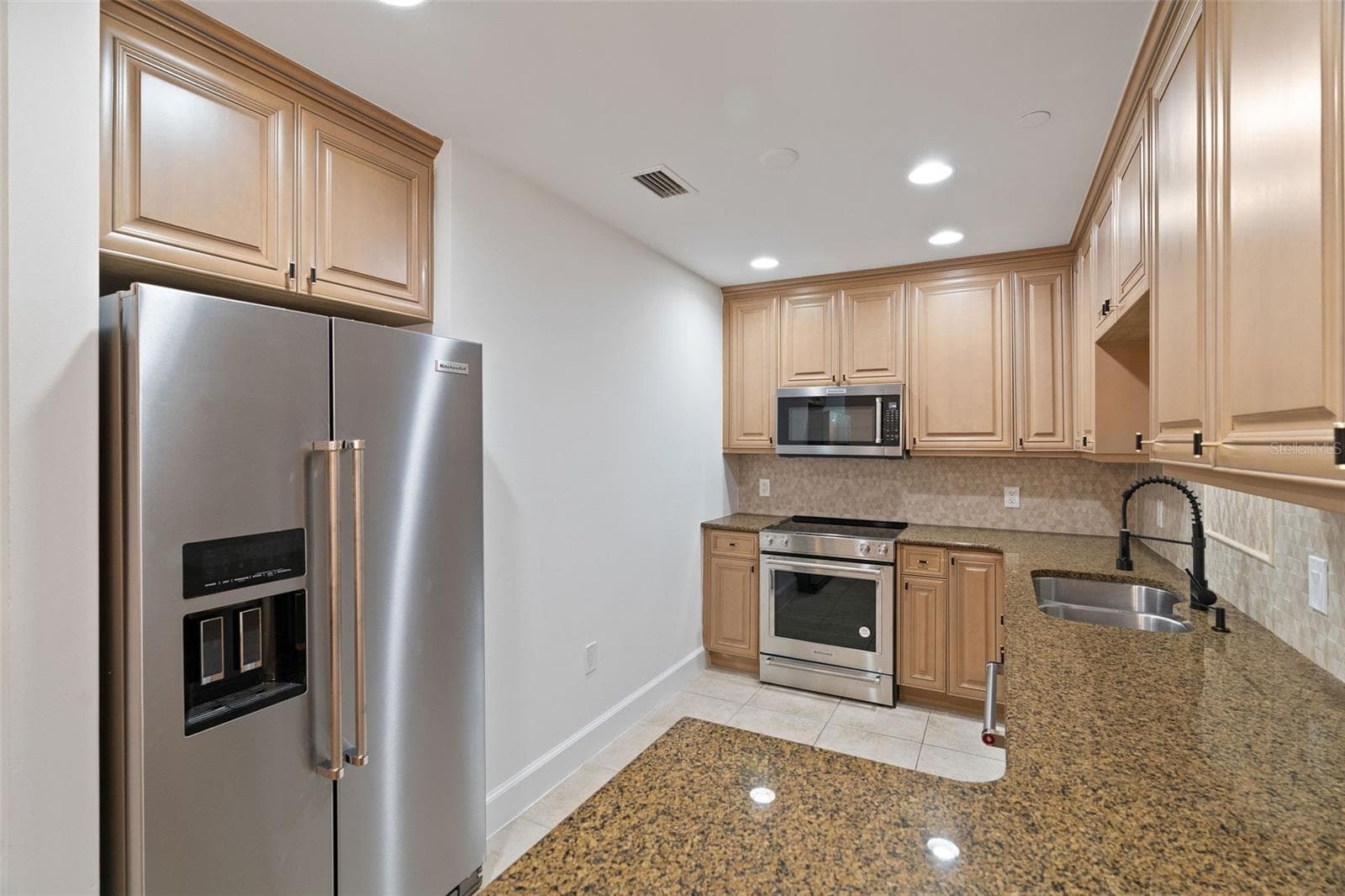 Townhouse at 300 BEACH DR NE #309, ST PETERSBURG, photo 10 of 41