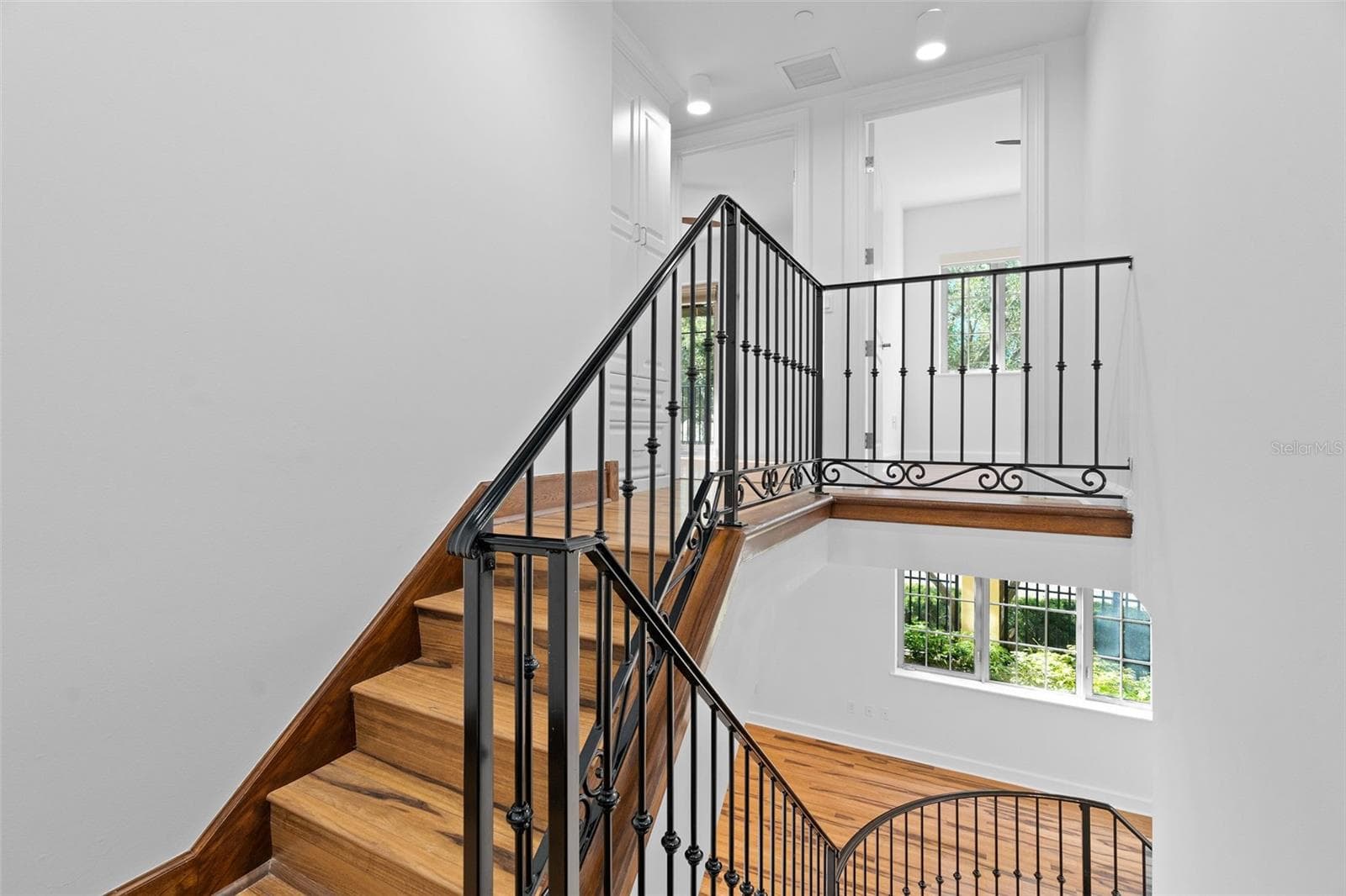 Townhouse at 300 BEACH DR NE #309, ST PETERSBURG, photo 13 of 41