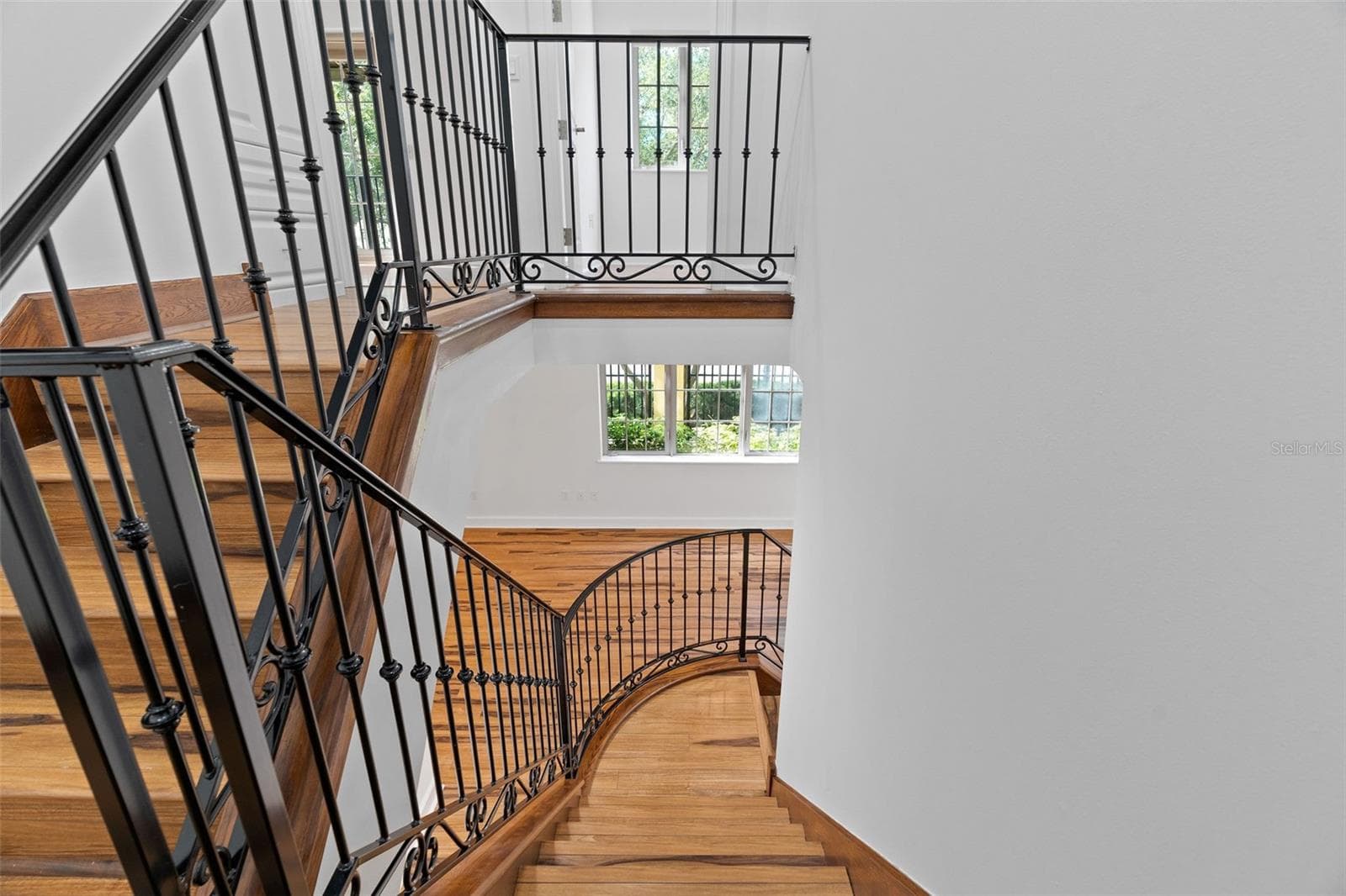 Townhouse at 300 BEACH DR NE #309, ST PETERSBURG, photo 14 of 41