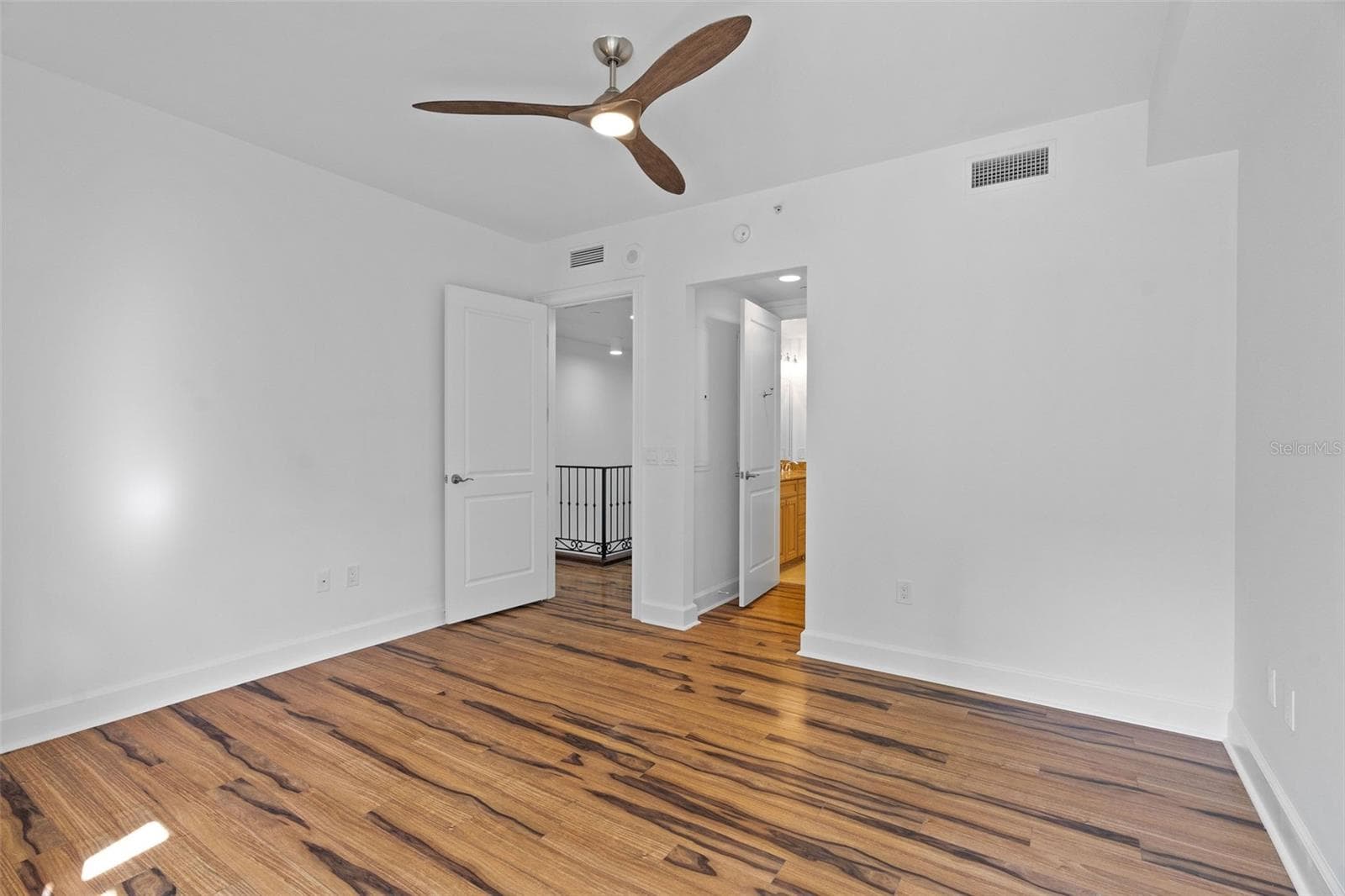 Townhouse at 300 BEACH DR NE #309, ST PETERSBURG, photo 15 of 41
