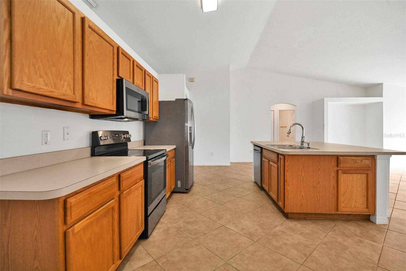 Single Family Residence at 18 JUNIPER LOOP DR, OCALA, photo 6 of 31
