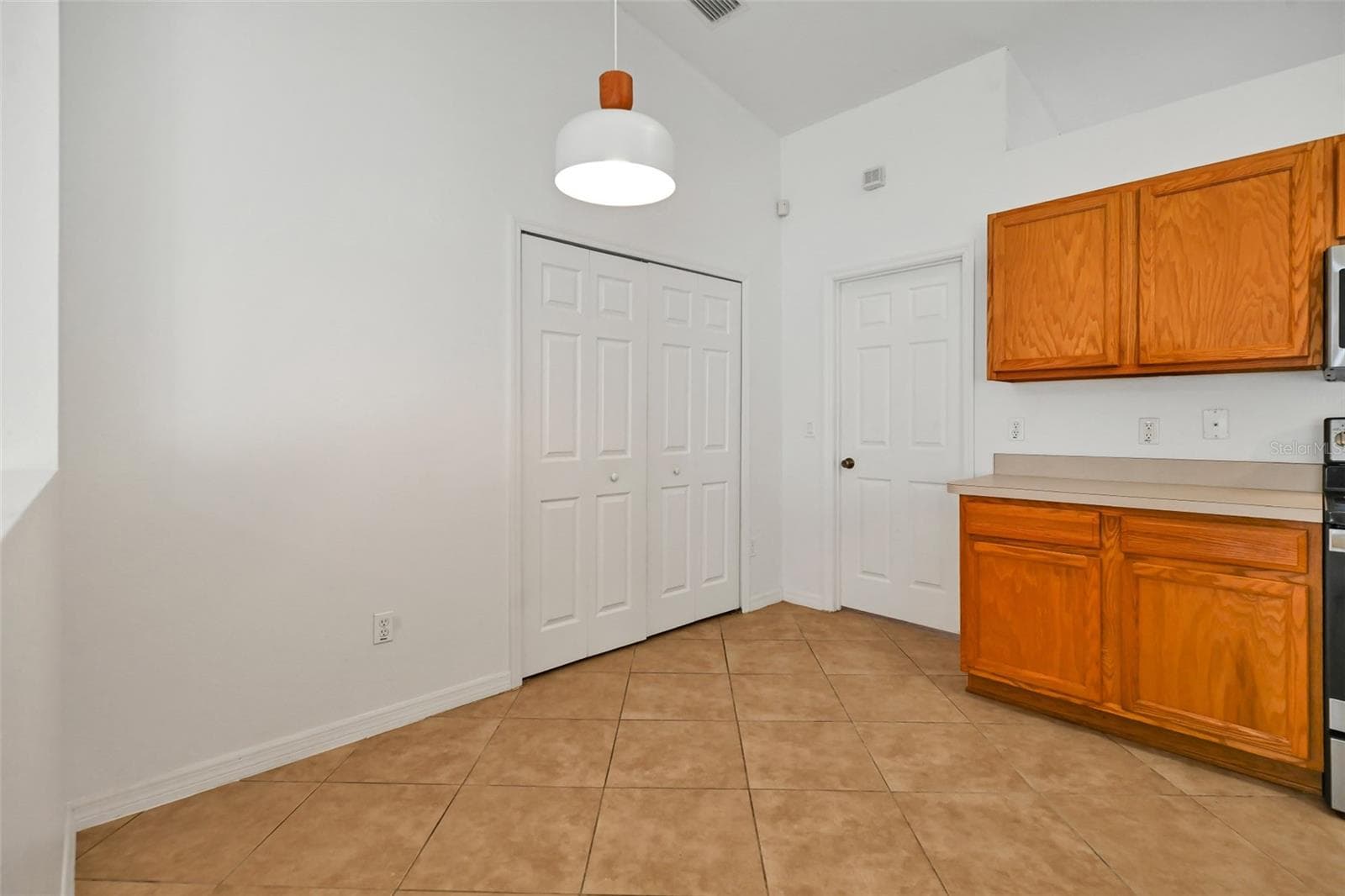 Single Family Residence at 18 JUNIPER LOOP DR, OCALA, photo 9 of 31