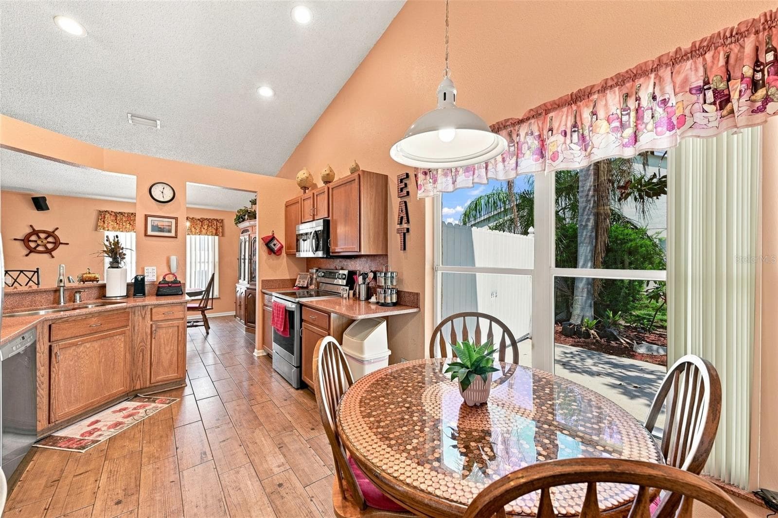 Single Family Residence at 207 LAKEWAY LN, APOLLO BEACH, photo 16 of 48