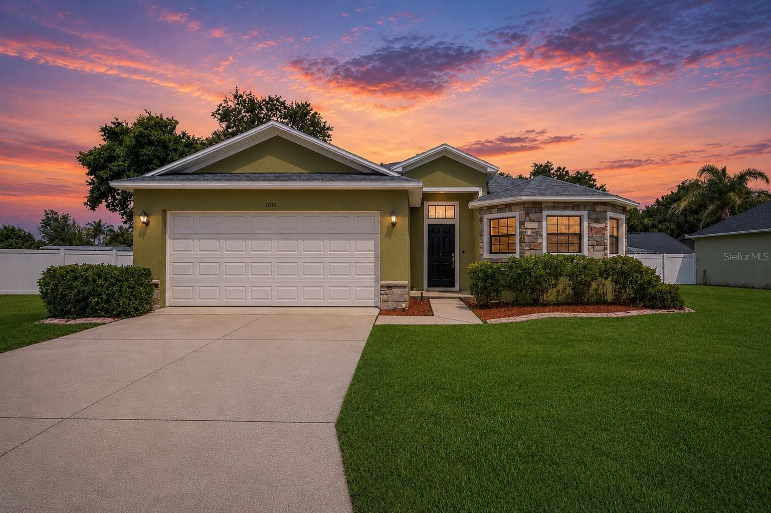 Virtually Edited - 7019 HEATHERBROOK DR, LAKELAND