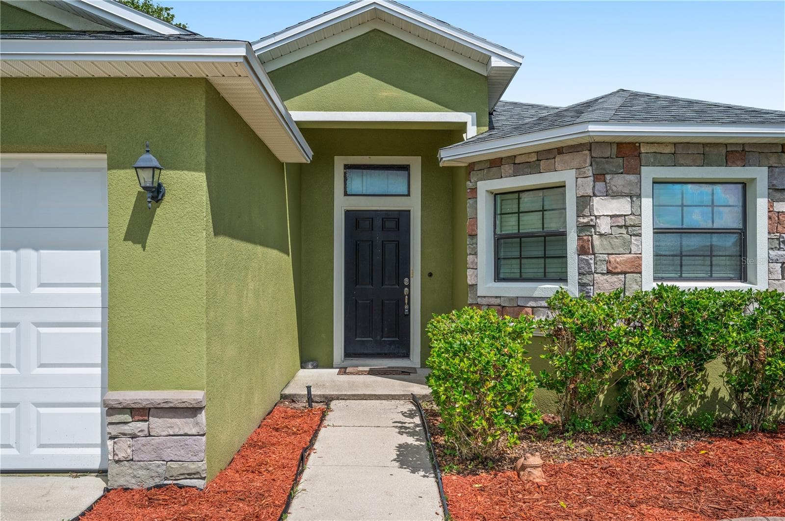 Single Family Residence at 7019 HEATHERBROOK DR, LAKELAND, photo 3 of 39