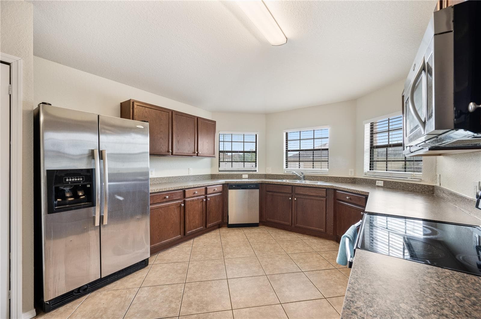 Single Family Residence at 7019 HEATHERBROOK DR, LAKELAND, photo 6 of 39