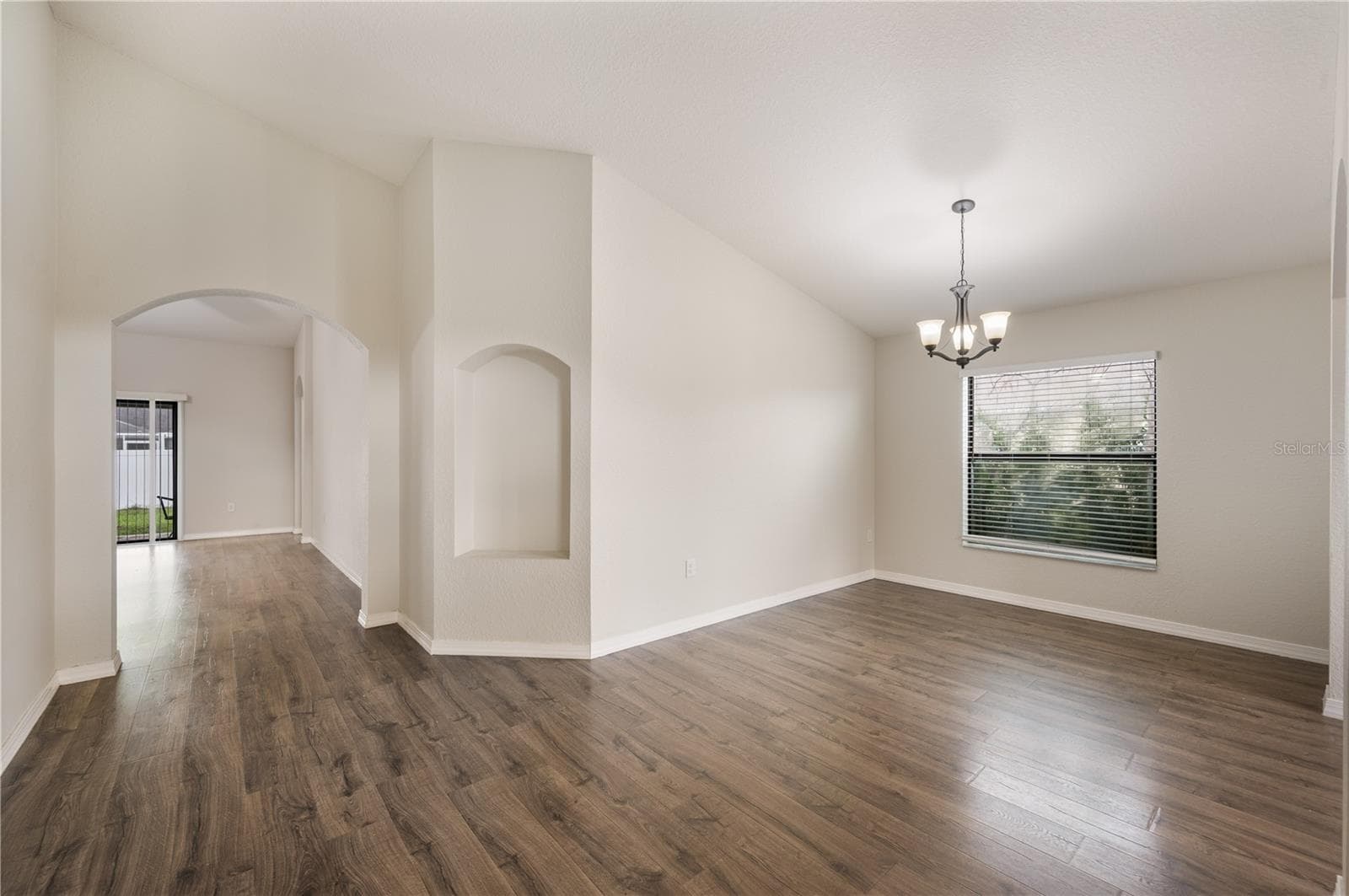 Single Family Residence at 7019 HEATHERBROOK DR, LAKELAND, photo 9 of 39