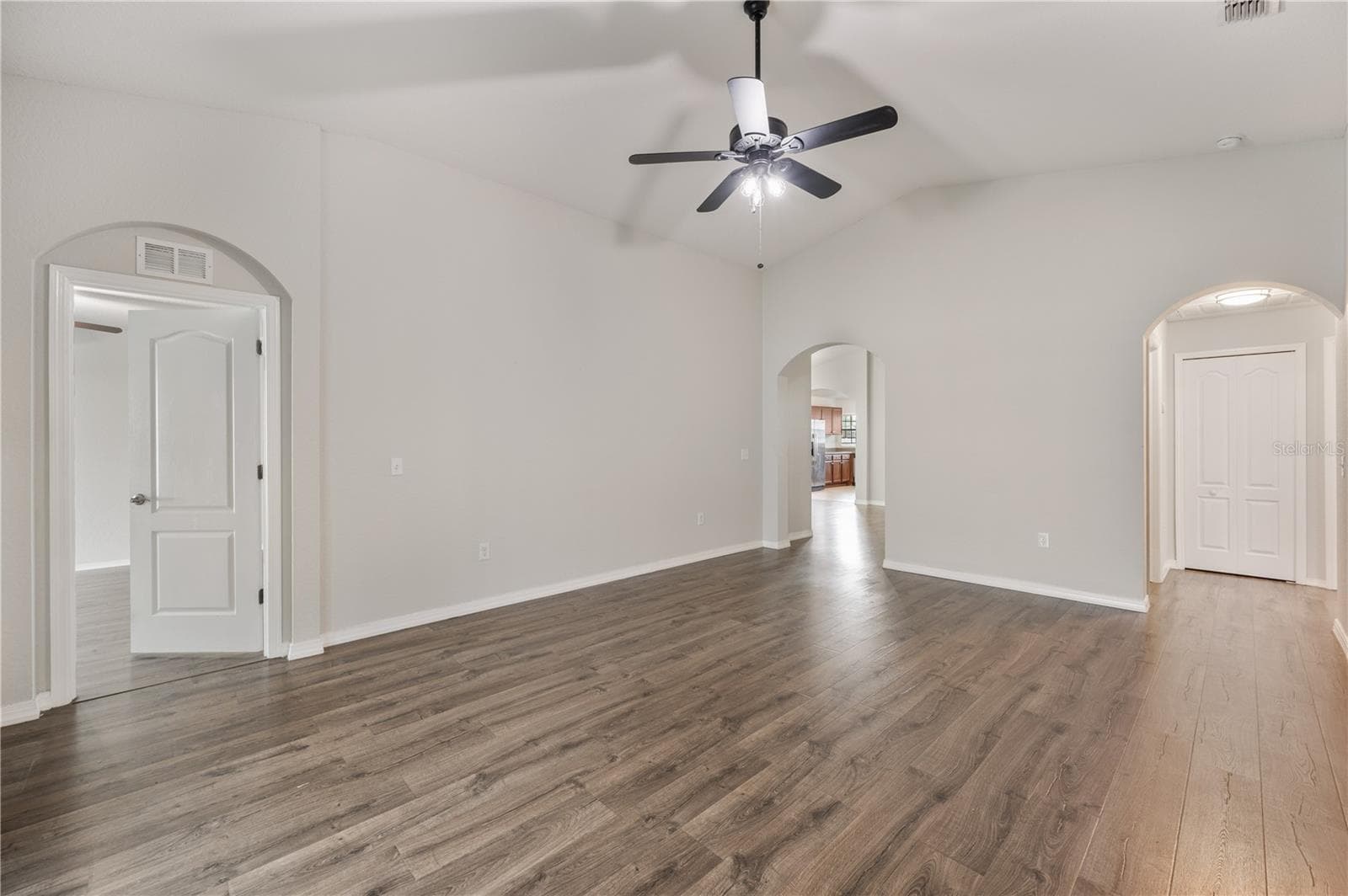 Single Family Residence at 7019 HEATHERBROOK DR, LAKELAND, photo 13 of 39