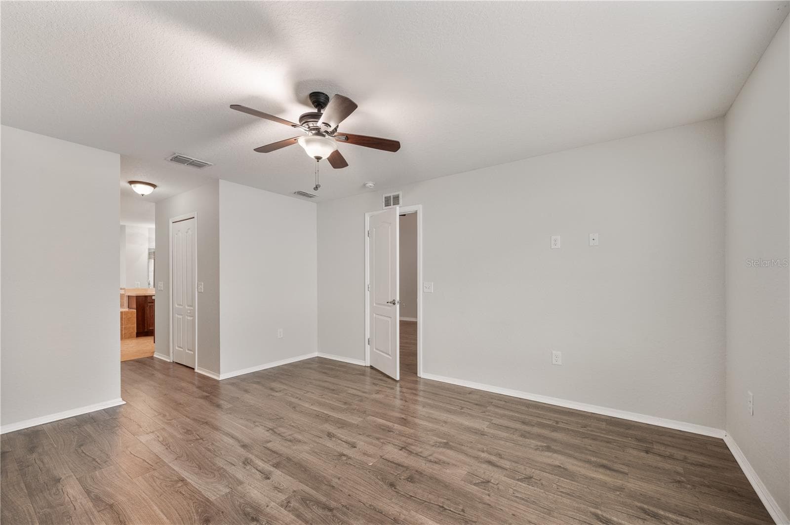 Single Family Residence at 7019 HEATHERBROOK DR, LAKELAND, photo 16 of 39