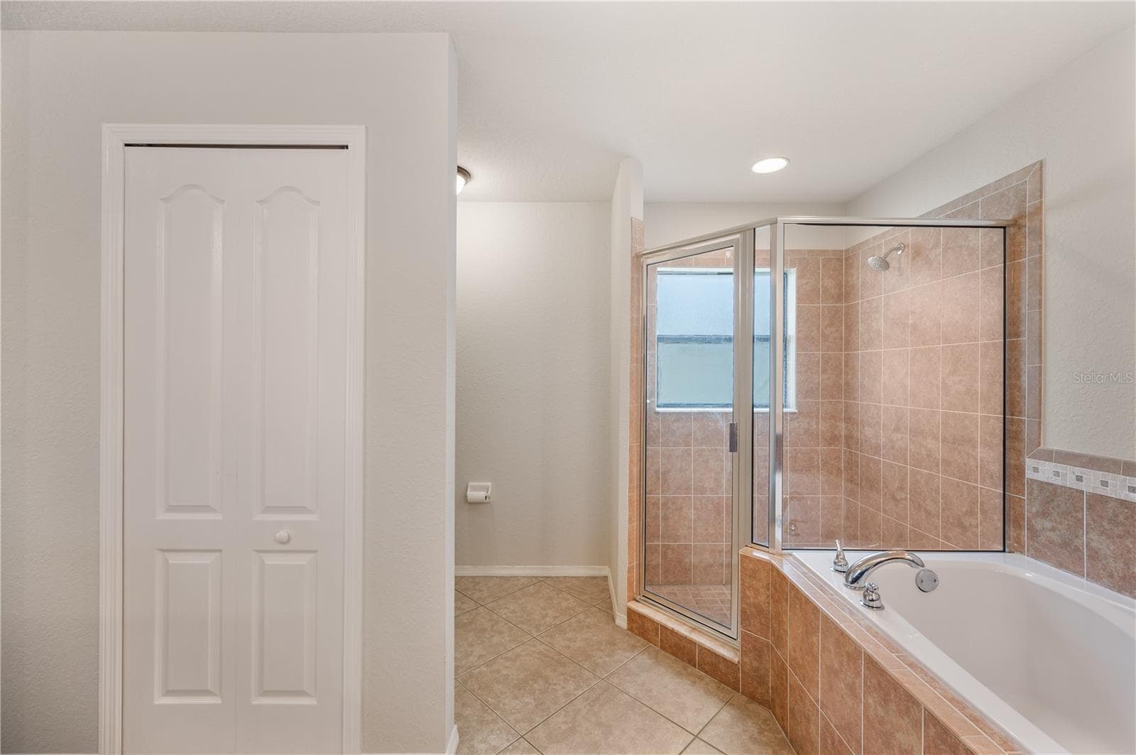 Single Family Residence at 7019 HEATHERBROOK DR, LAKELAND, photo 22 of 39