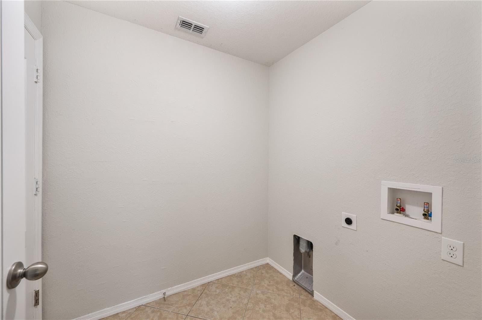 Single Family Residence at 7019 HEATHERBROOK DR, LAKELAND, photo 32 of 39