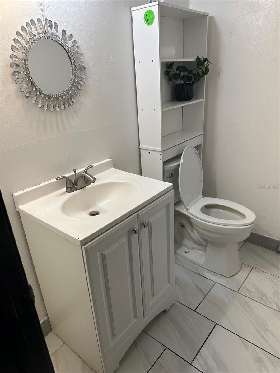 POWDER ROOM - 1238 FLOTILLA DR, HOLIDAY
