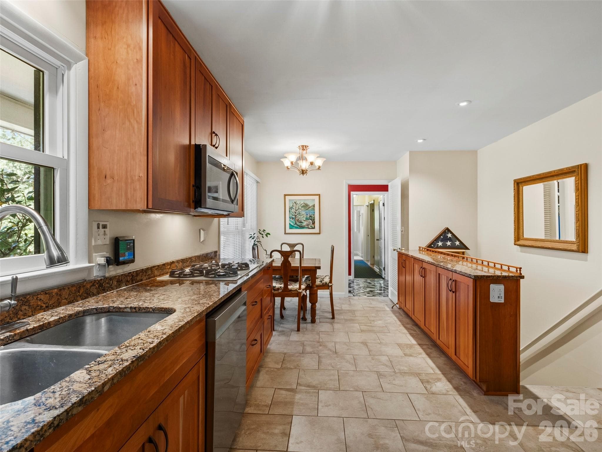Kitchen and eat-in space - 101 Castlerock Drive, Asheville