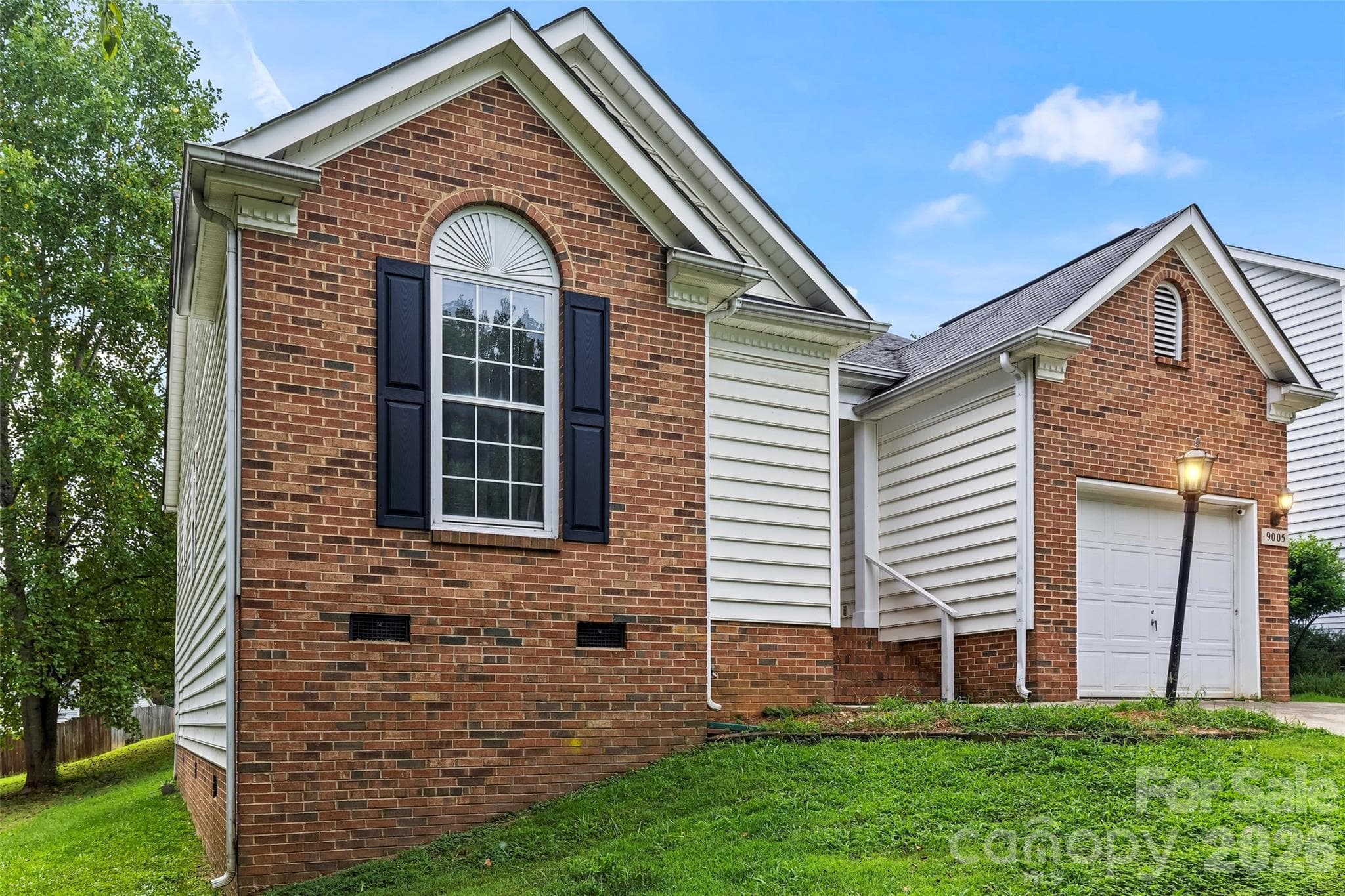 Single Family Residence at 9005 Little Hampton Place, Charlotte, photo 2 of 25