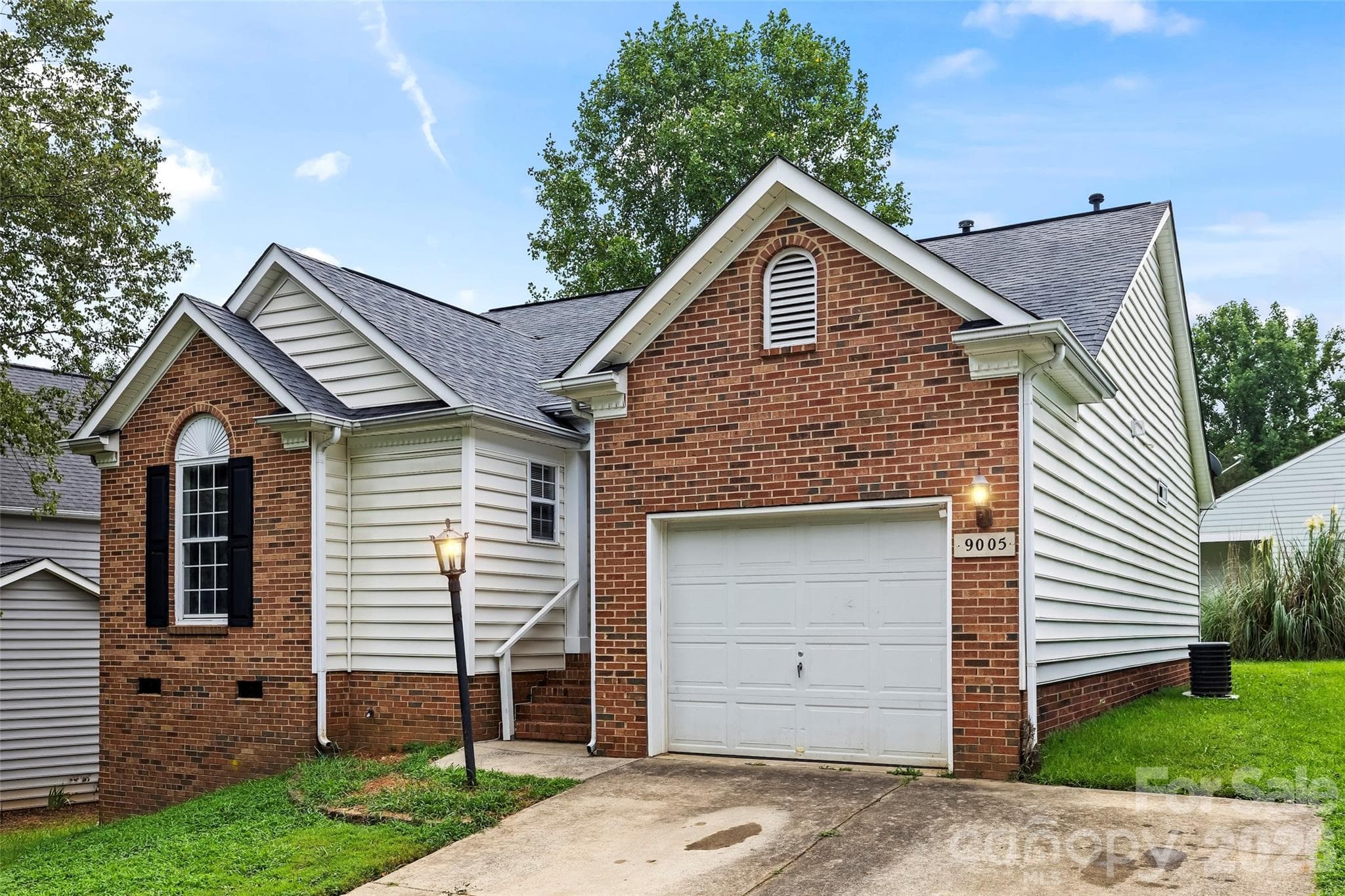 Single Family Residence at 9005 Little Hampton Place, Charlotte, photo 4 of 25