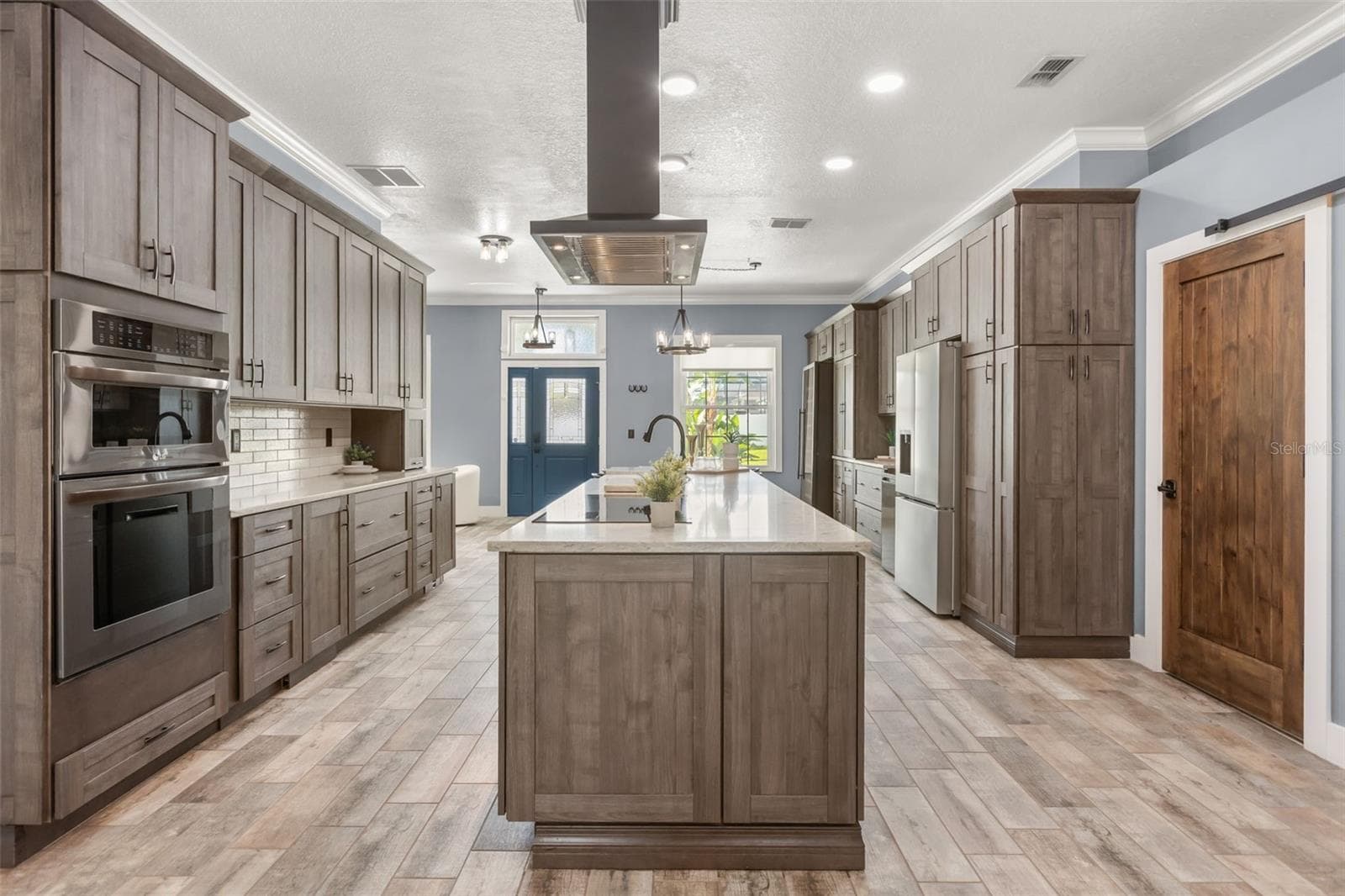 Convection wall oven and microwave, stunning quartz counters ~ - 5006 RISHLEY RUN WAY, MOUNT DORA