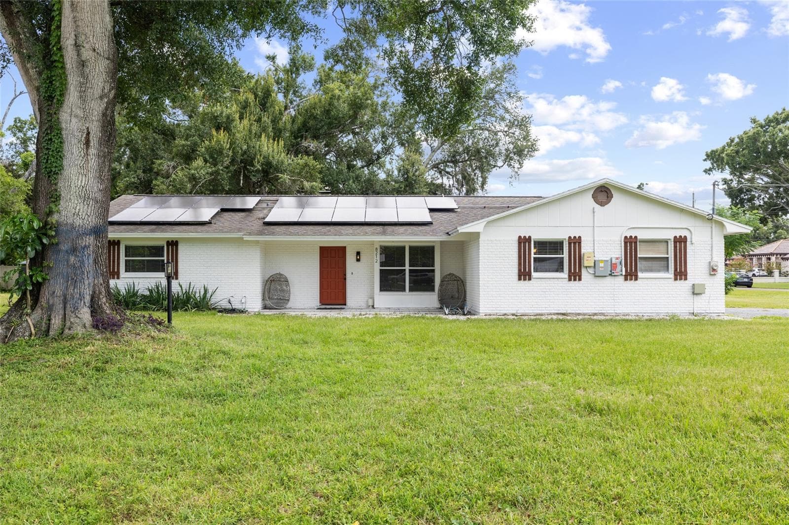 Single Family Residence at 8212 SUNNY VALE PL, TAMPA, photo 2 of 59