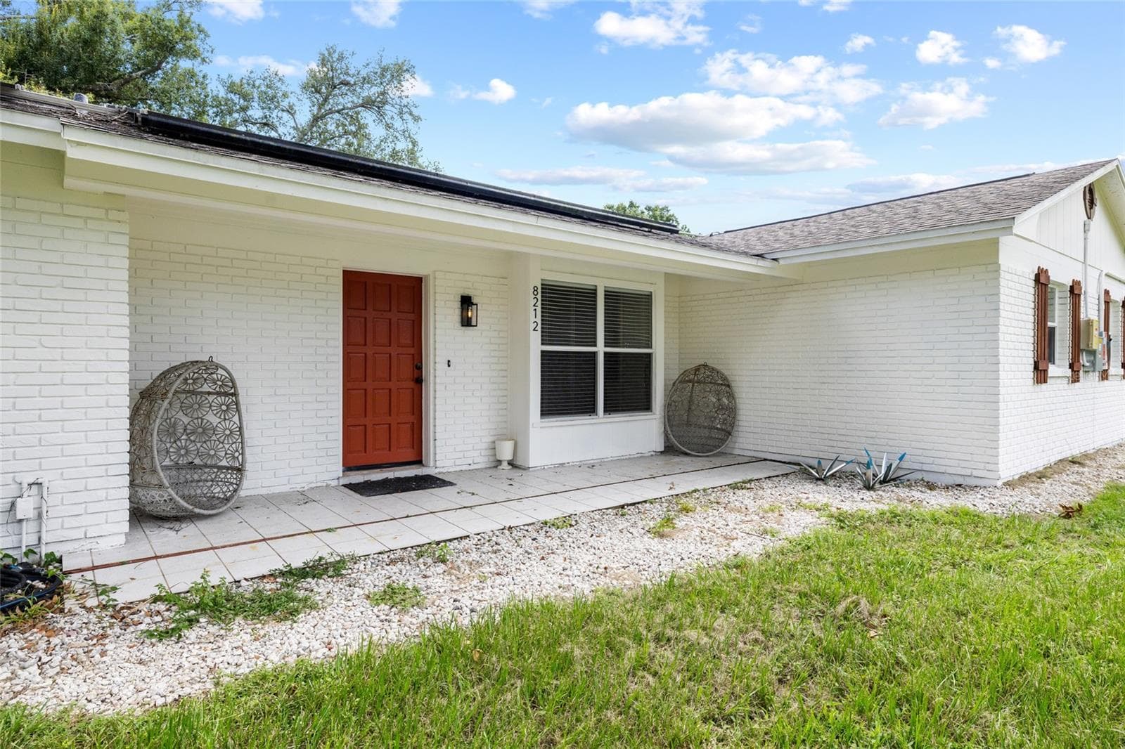 Single Family Residence at 8212 SUNNY VALE PL, TAMPA, photo 4 of 59