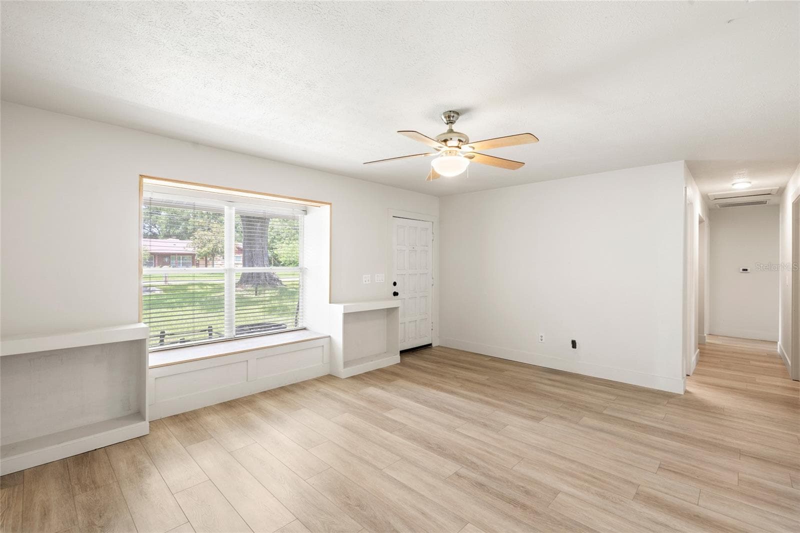 Single Family Residence at 8212 SUNNY VALE PL, TAMPA, photo 8 of 59