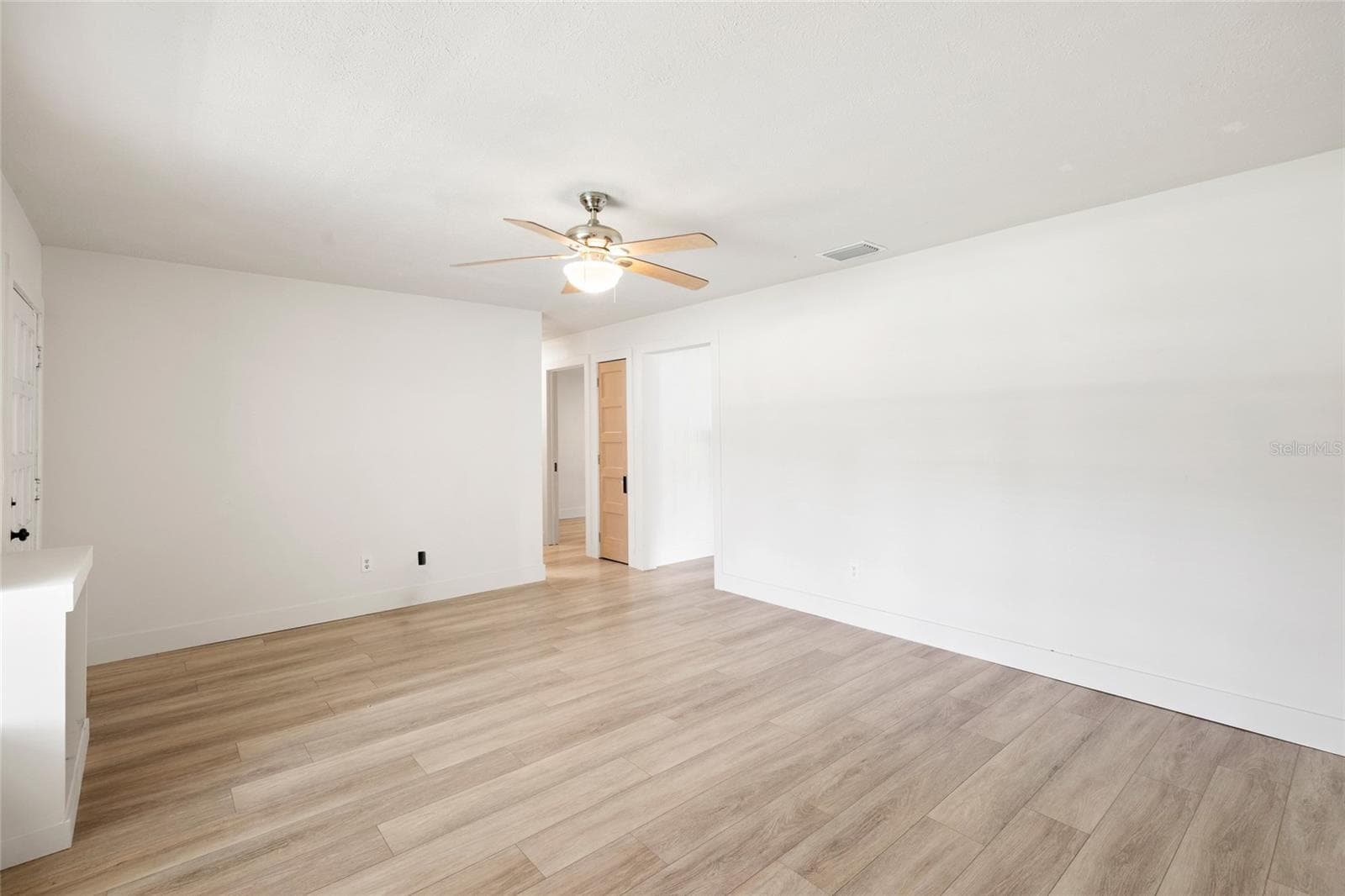 Single Family Residence at 8212 SUNNY VALE PL, TAMPA, photo 9 of 59