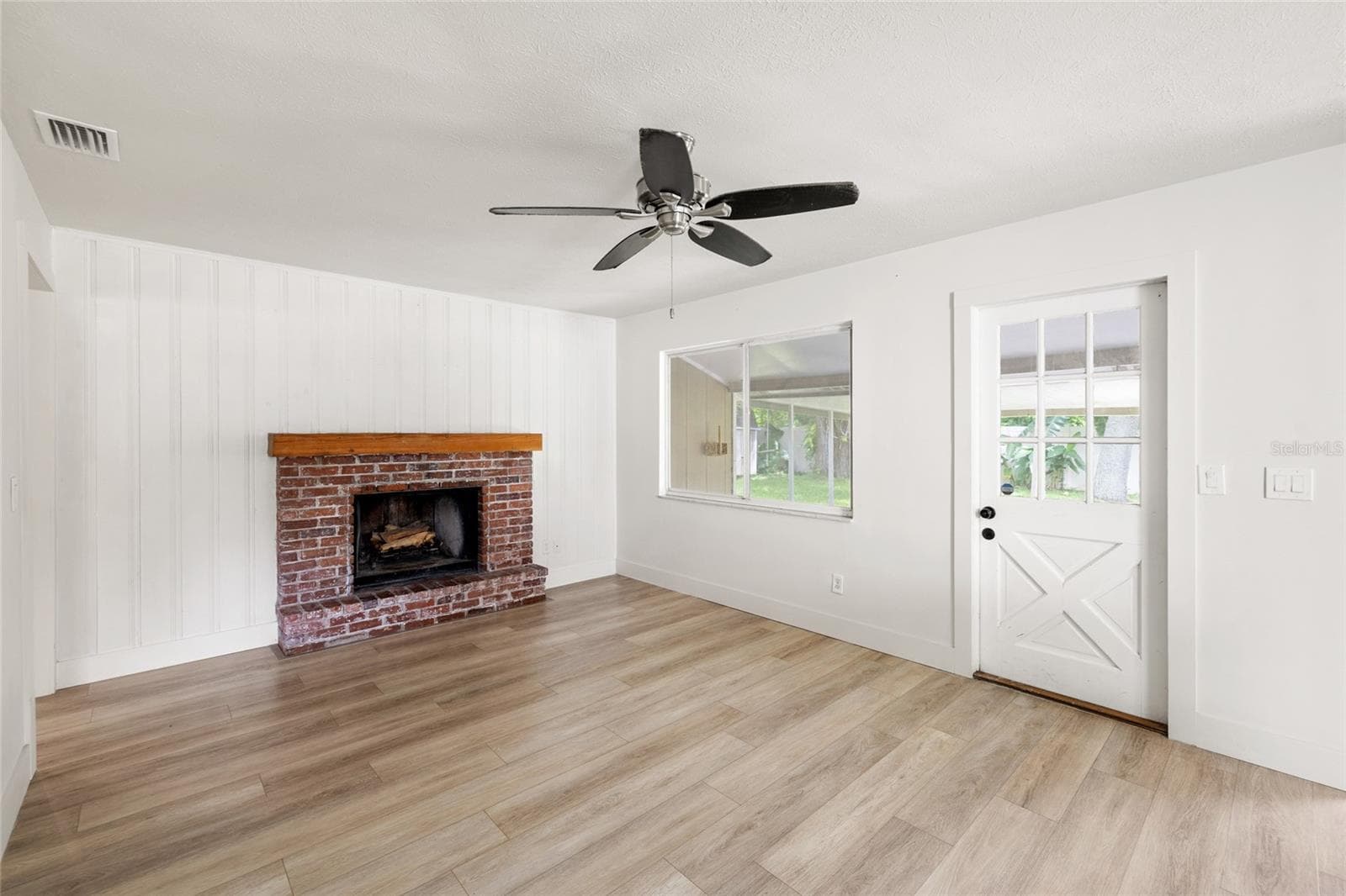 Single Family Residence at 8212 SUNNY VALE PL, TAMPA, photo 14 of 59