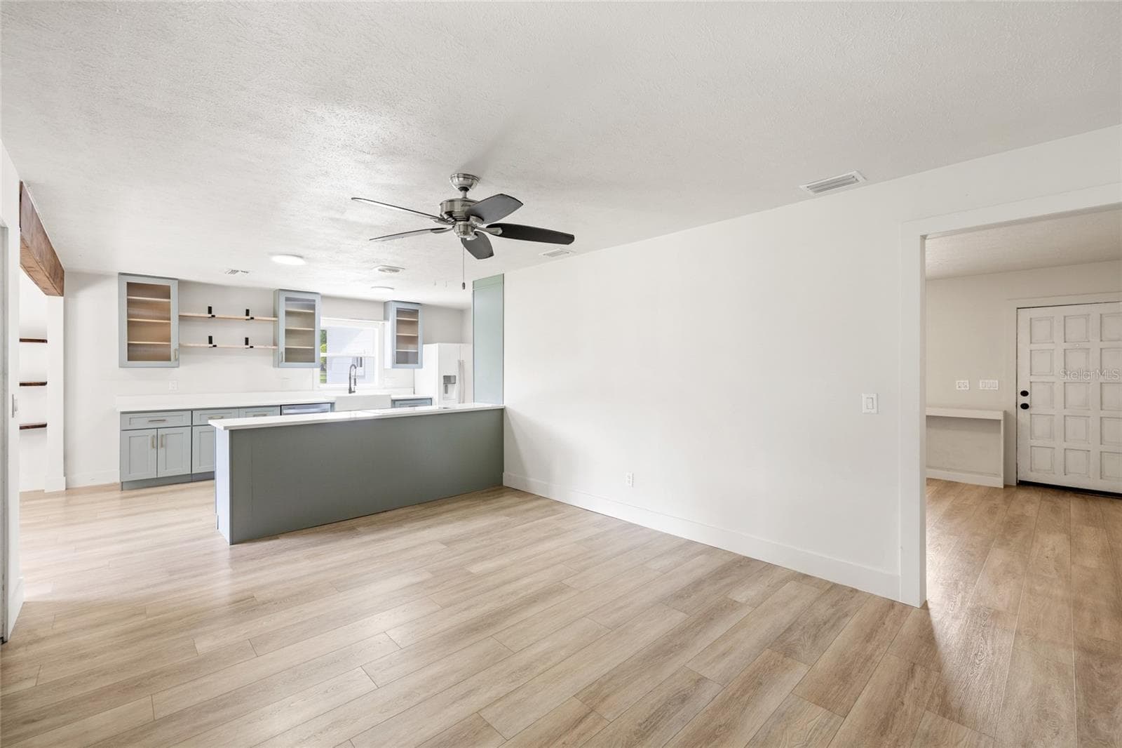 Single Family Residence at 8212 SUNNY VALE PL, TAMPA, photo 17 of 59