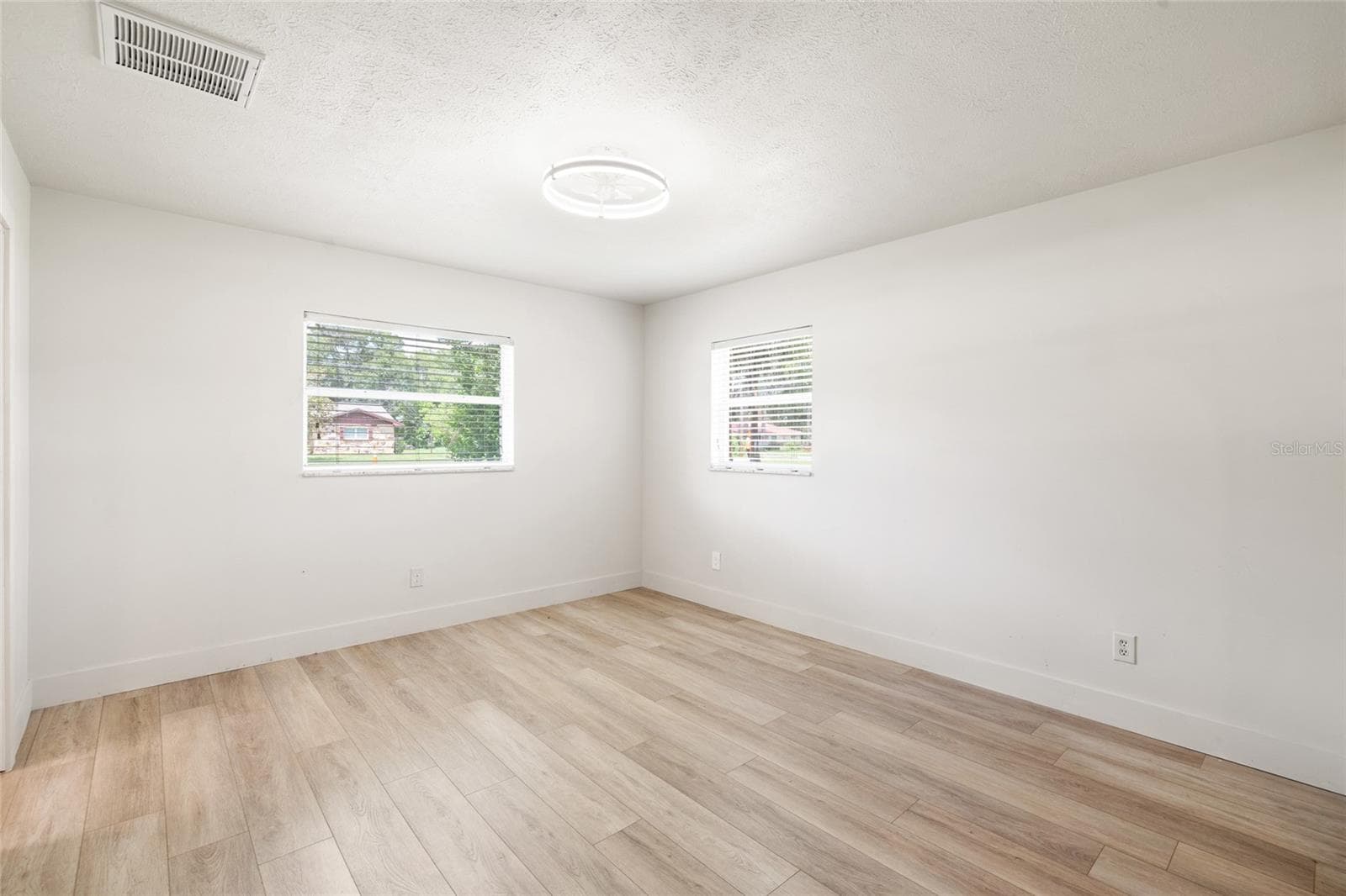 Single Family Residence at 8212 SUNNY VALE PL, TAMPA, photo 31 of 59