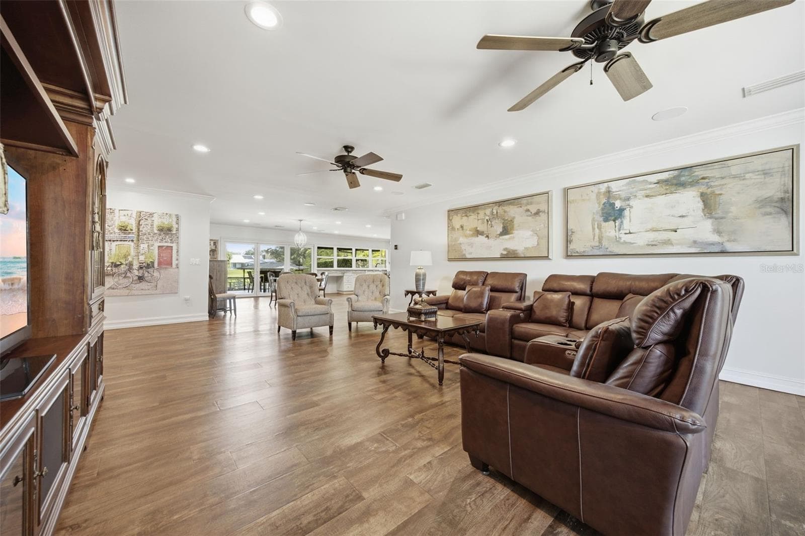 Single Family Residence at 10715 CARROLLWOOD DR, TAMPA, photo 5 of 52