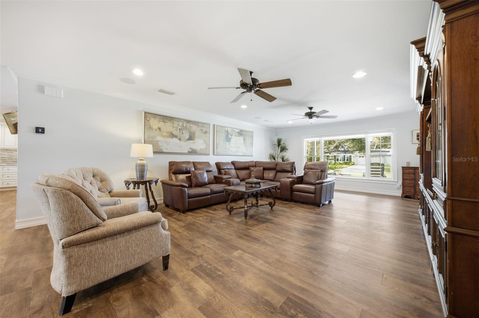 Single Family Residence at 10715 CARROLLWOOD DR, TAMPA, photo 6 of 52
