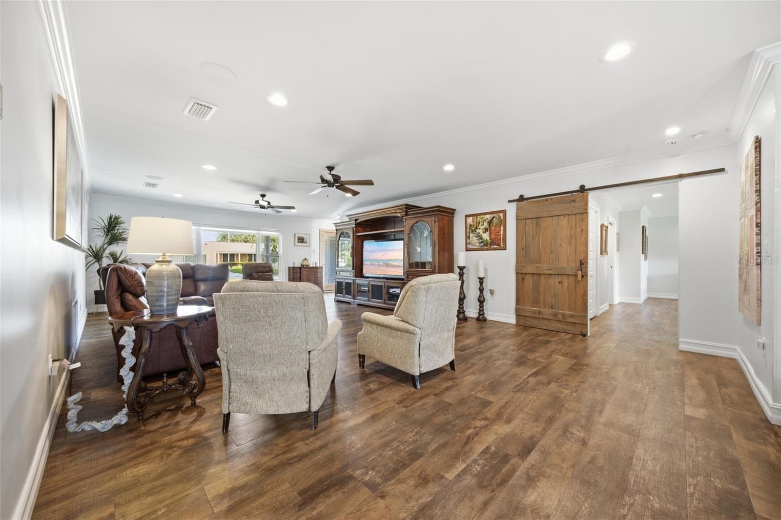 Single Family Residence at 10715 CARROLLWOOD DR, TAMPA, photo 12 of 52