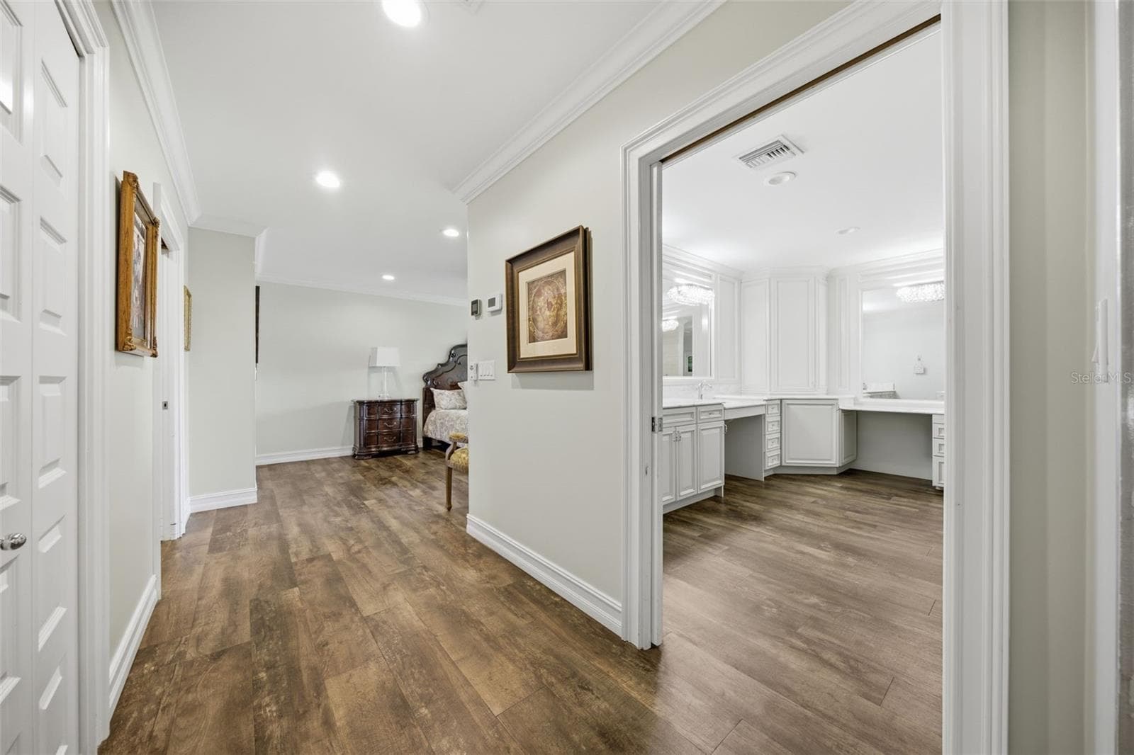 Single Family Residence at 10715 CARROLLWOOD DR, TAMPA, photo 13 of 52