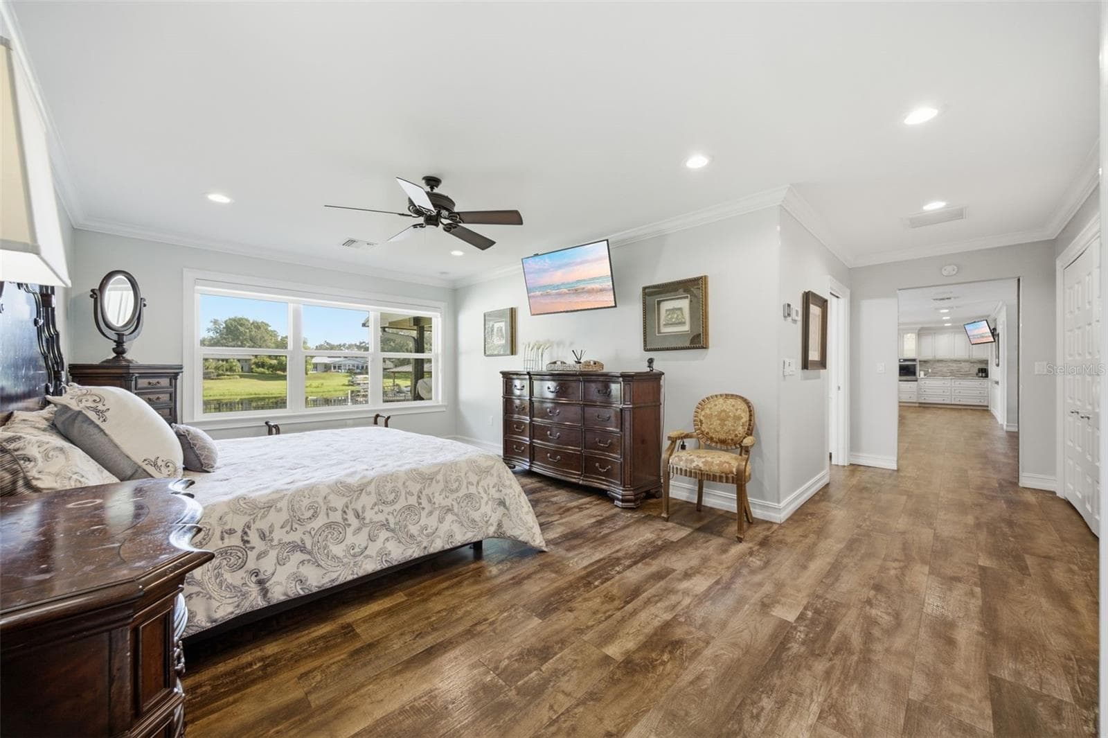 Single Family Residence at 10715 CARROLLWOOD DR, TAMPA, photo 14 of 52
