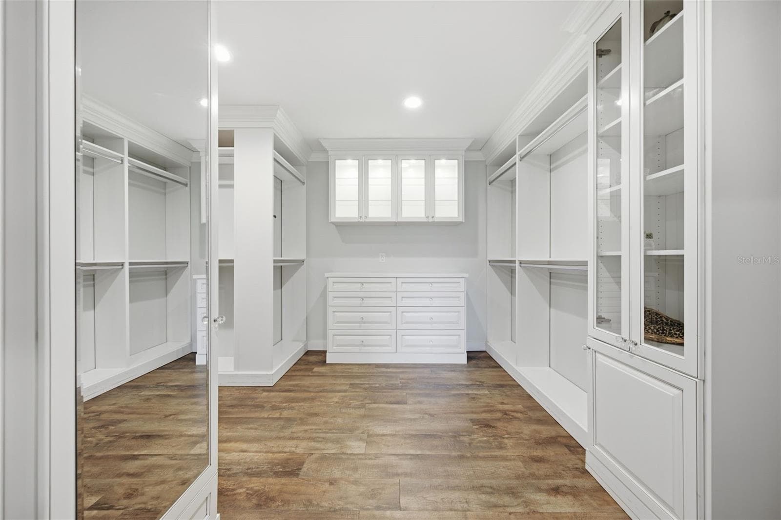 Single Family Residence at 10715 CARROLLWOOD DR, TAMPA, photo 15 of 52