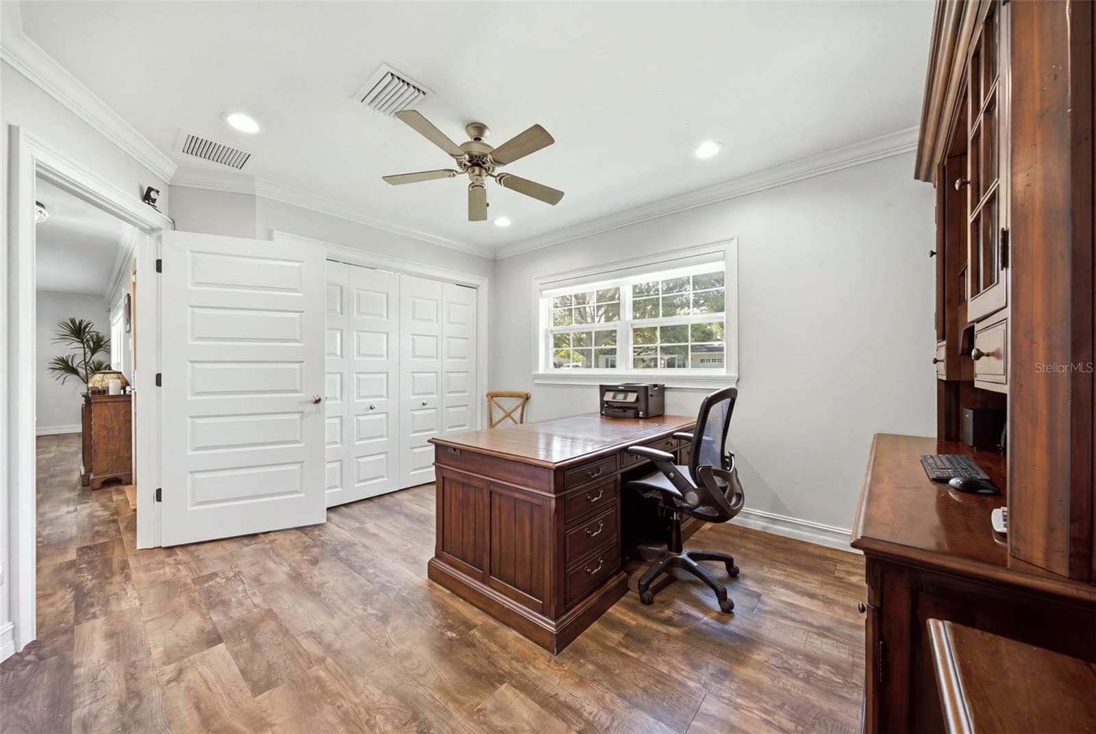 Single Family Residence at 10715 CARROLLWOOD DR, TAMPA, photo 23 of 52