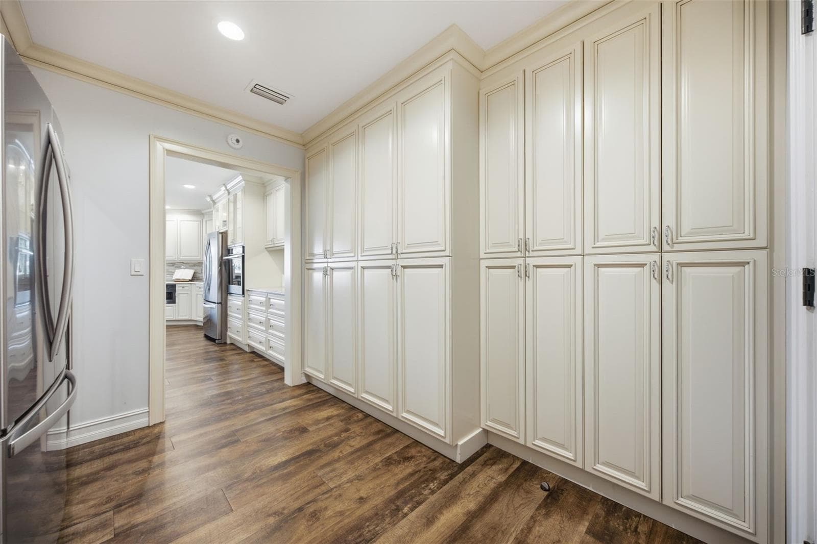 Single Family Residence at 10715 CARROLLWOOD DR, TAMPA, photo 28 of 52