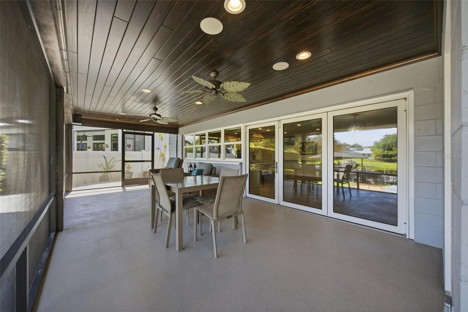Single Family Residence at 10715 CARROLLWOOD DR, TAMPA, photo 31 of 52