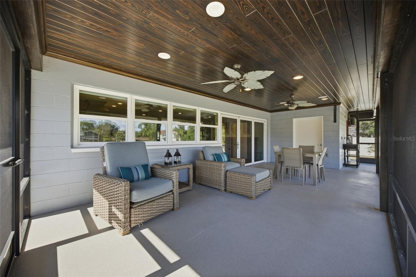 Single Family Residence at 10715 CARROLLWOOD DR, TAMPA, photo 32 of 52