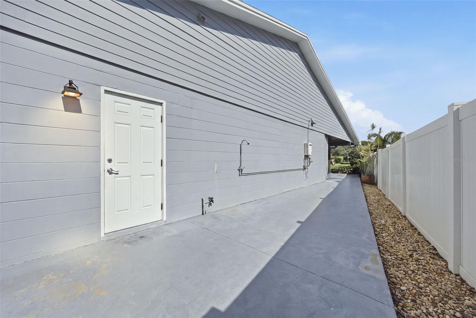 Single Family Residence at 10715 CARROLLWOOD DR, TAMPA, photo 35 of 52
