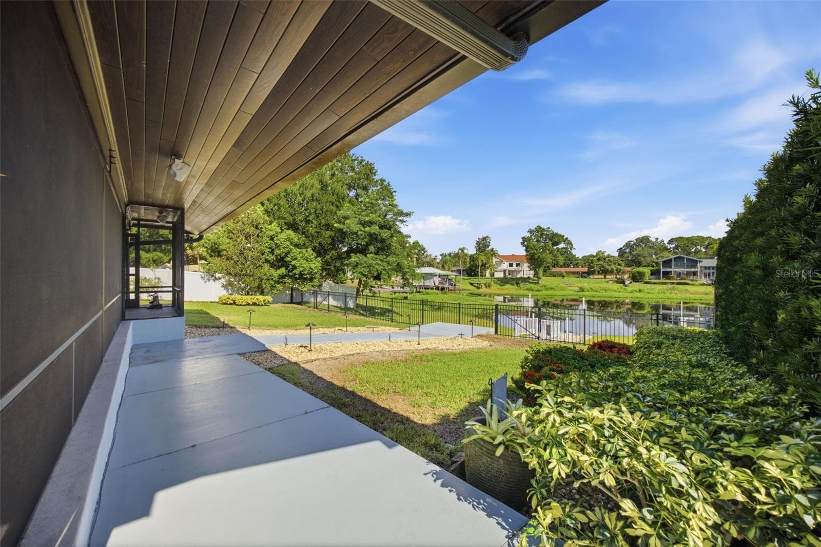 Single Family Residence at 10715 CARROLLWOOD DR, TAMPA, photo 36 of 52