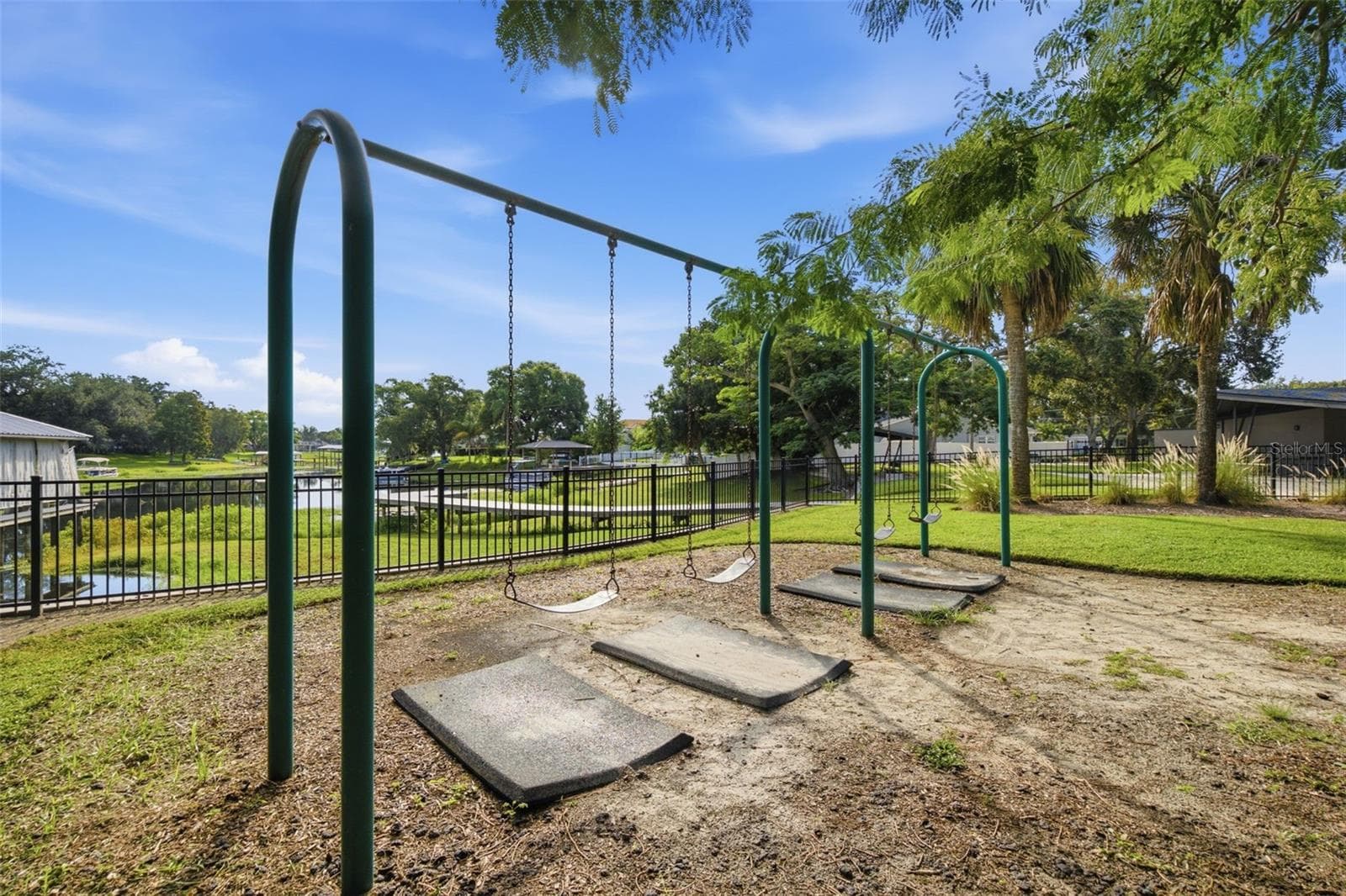 Single Family Residence at 10715 CARROLLWOOD DR, TAMPA, photo 46 of 52