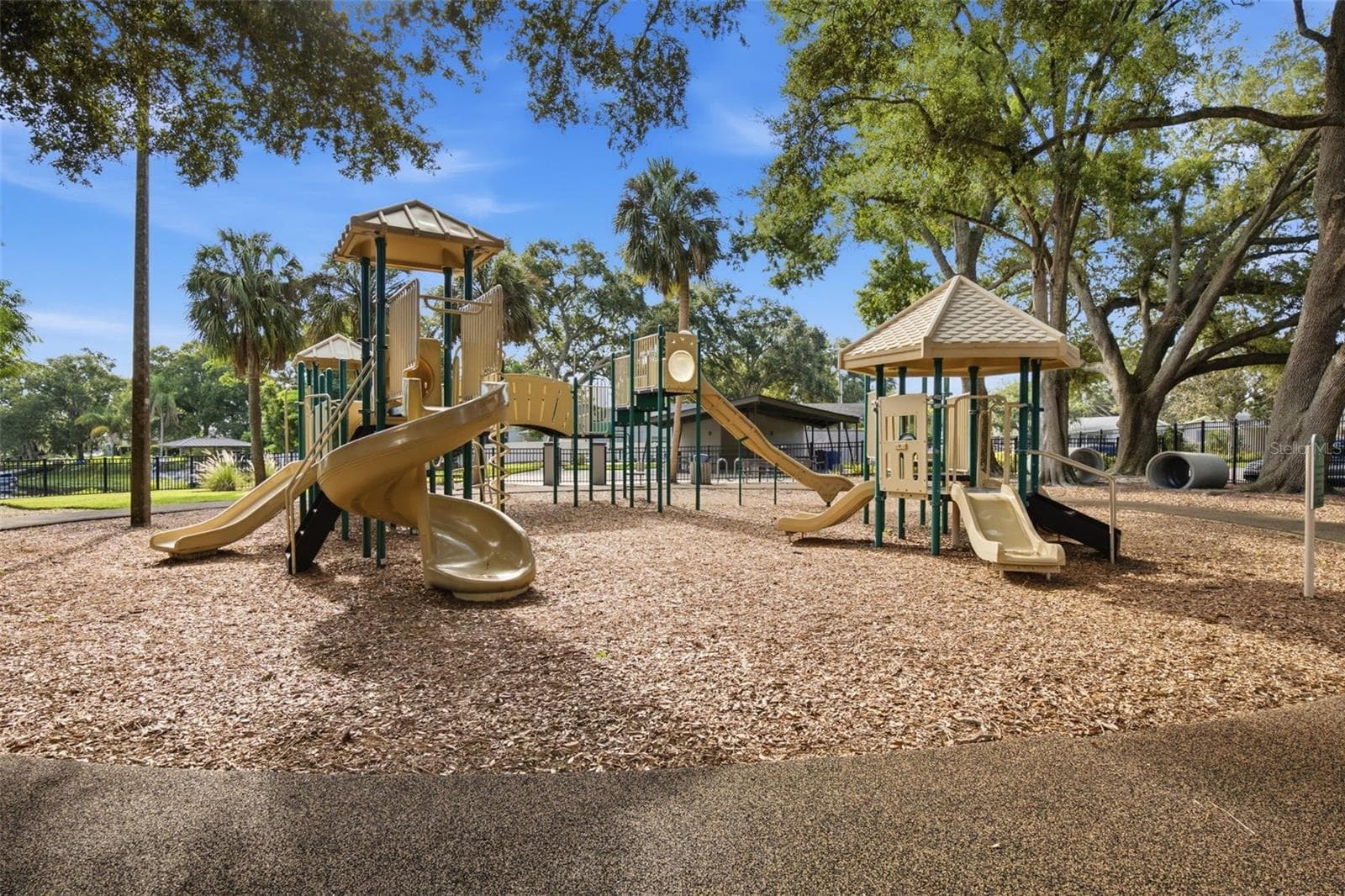 Single Family Residence at 10715 CARROLLWOOD DR, TAMPA, photo 47 of 52