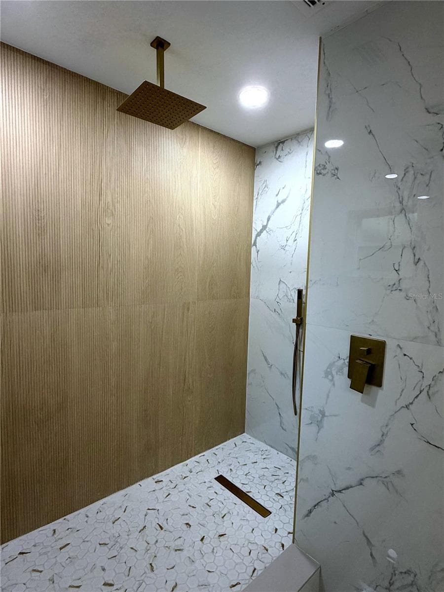 Ensuite Primary Shower w/rainfall shower head - 13808 CHERRY BROOK LN, TAMPA