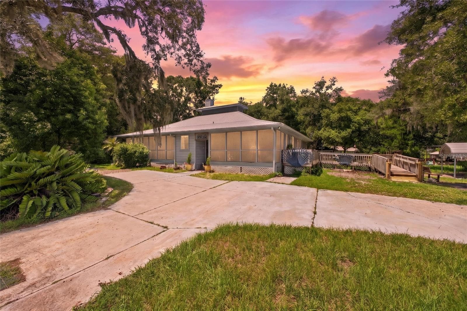 Front - 25717 TROON AVE, SORRENTO