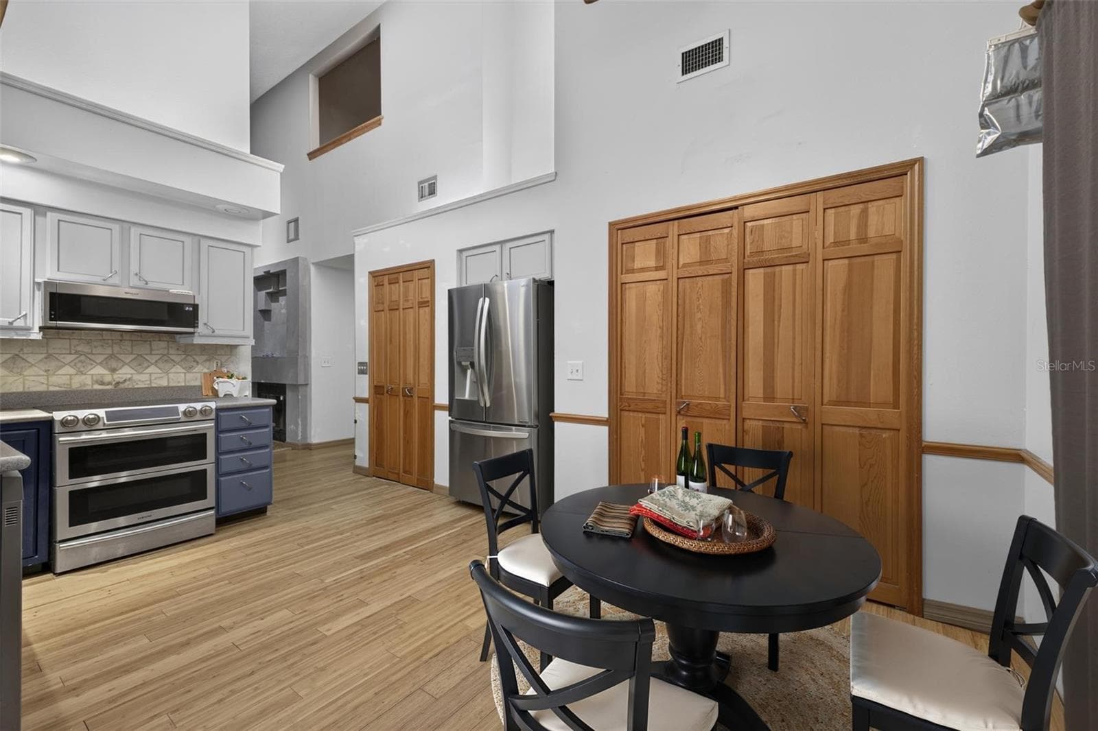 VS Eating area in Kitchen - 25717 TROON AVE, SORRENTO